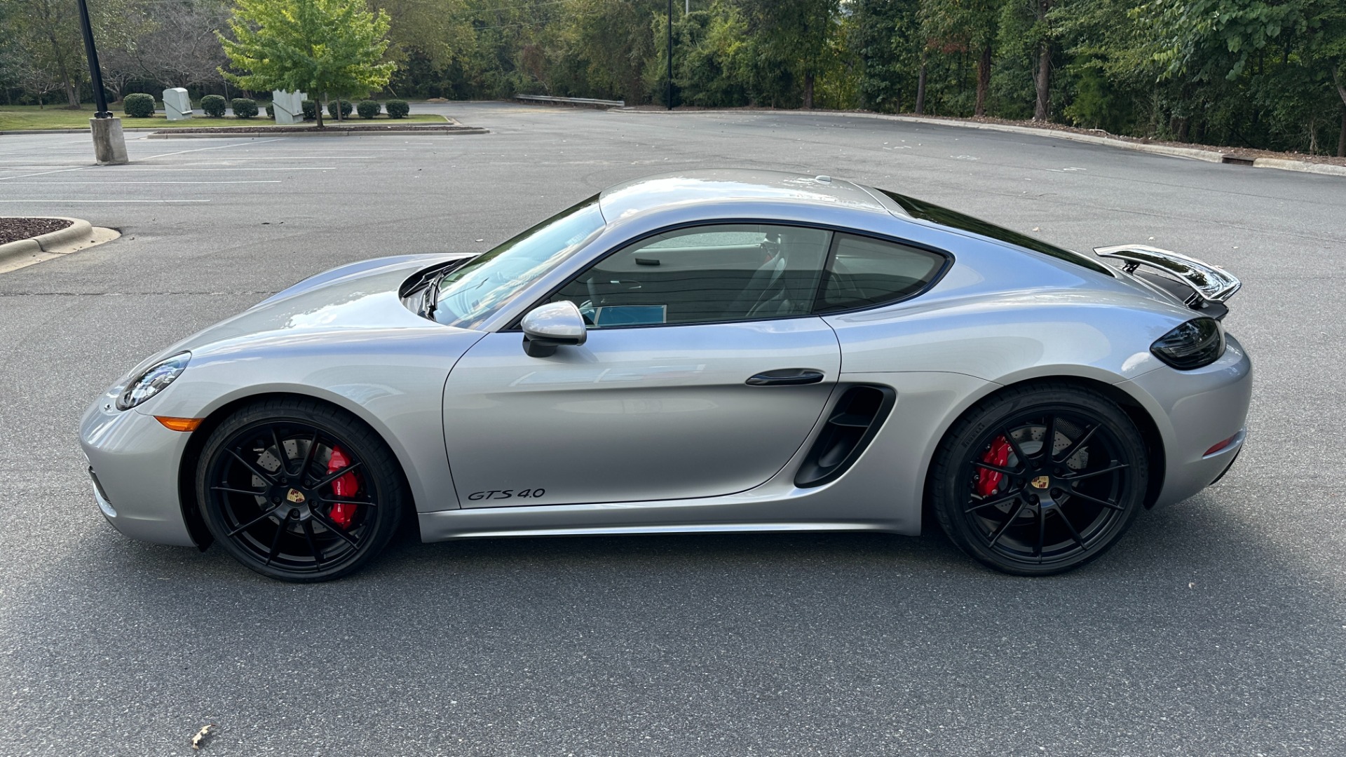 Used 2023 Porsche 718 Cayman GTS 4.0 / 6 SPEED / SPORT SEATS / SPORT DESIGN / CARBON FIBER for sale Sold at Formula Imports in Charlotte NC 28227 6