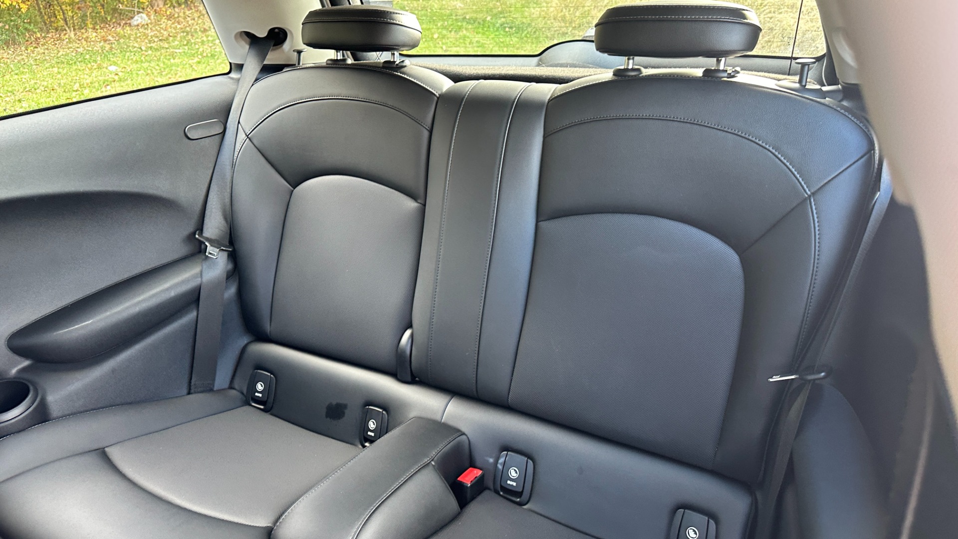 Used 2015 MINI Cooper Hardtop for sale $12,995 at Formula Imports in Charlotte NC 28227 21