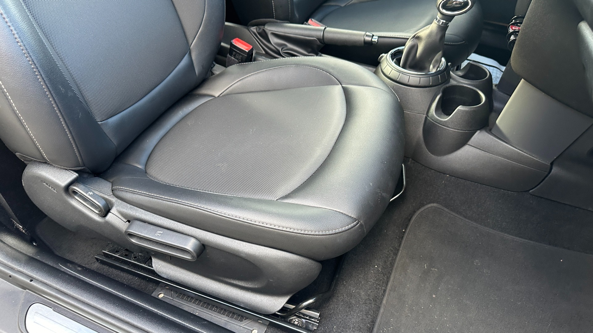 Used 2015 MINI Cooper Hardtop for sale $12,995 at Formula Imports in Charlotte NC 28227 28