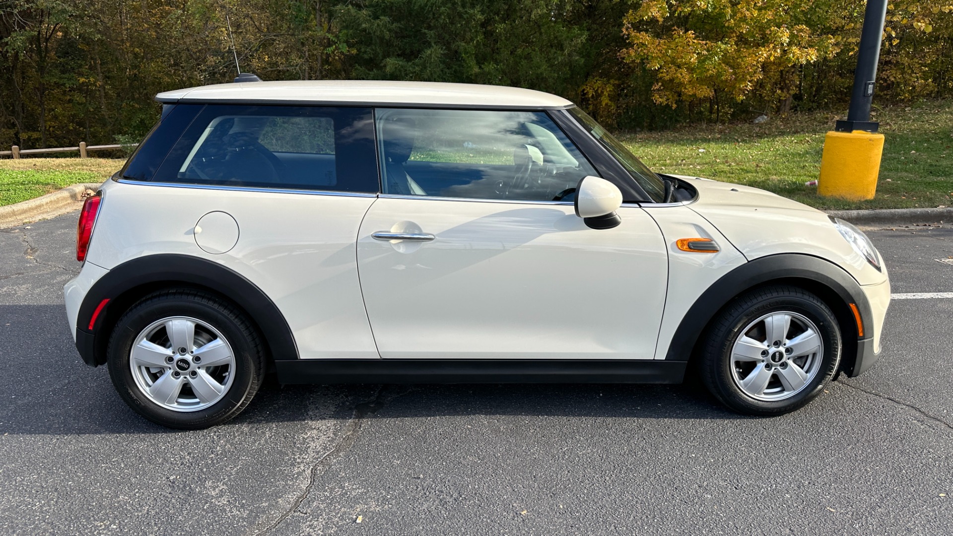 Used 2015 MINI Cooper Hardtop for sale $12,995 at Formula Imports in Charlotte NC 28227 3
