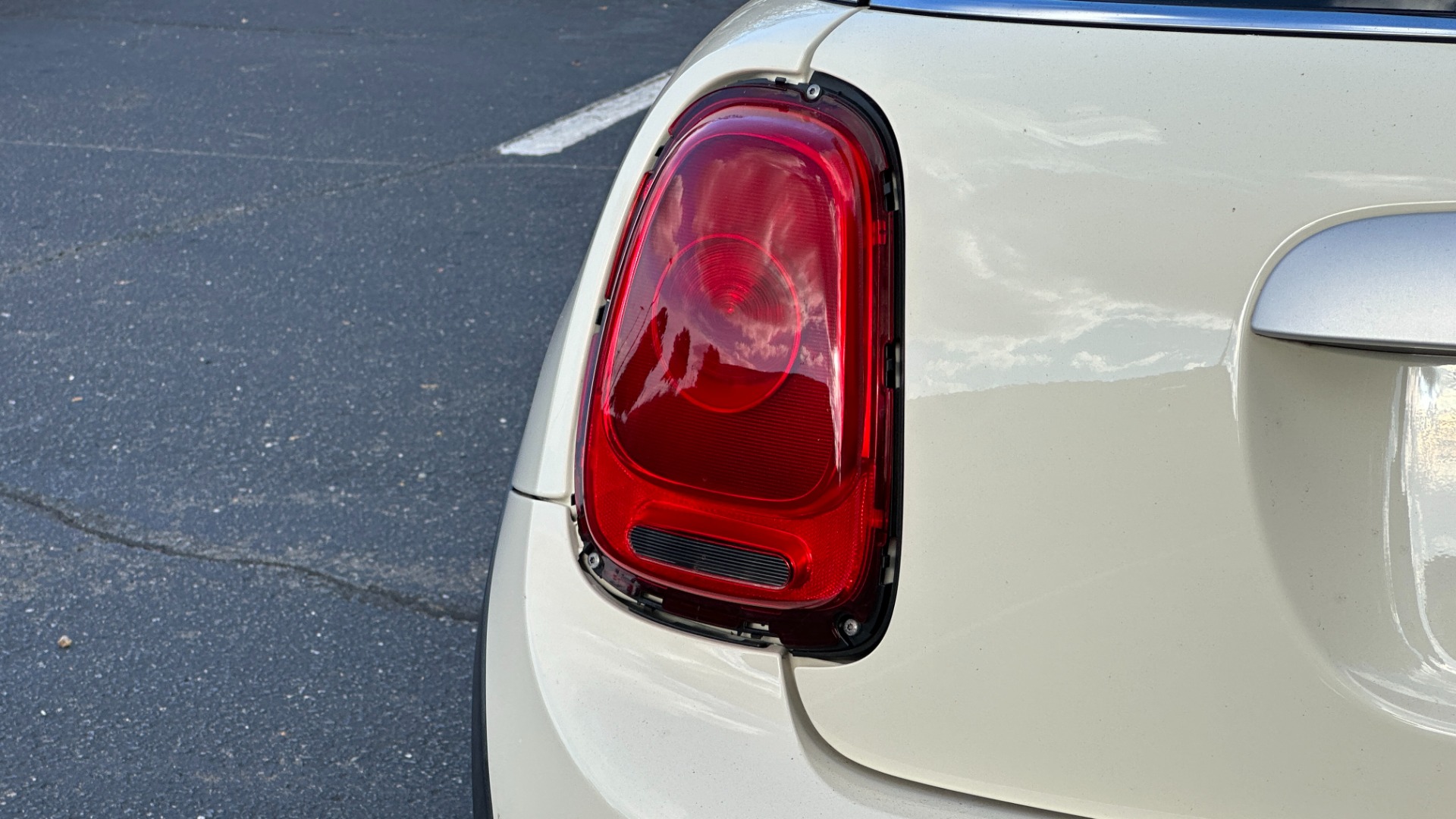 Used 2015 MINI Cooper Hardtop Cooper for sale Sold at Formula Imports in Charlotte NC 28227 32