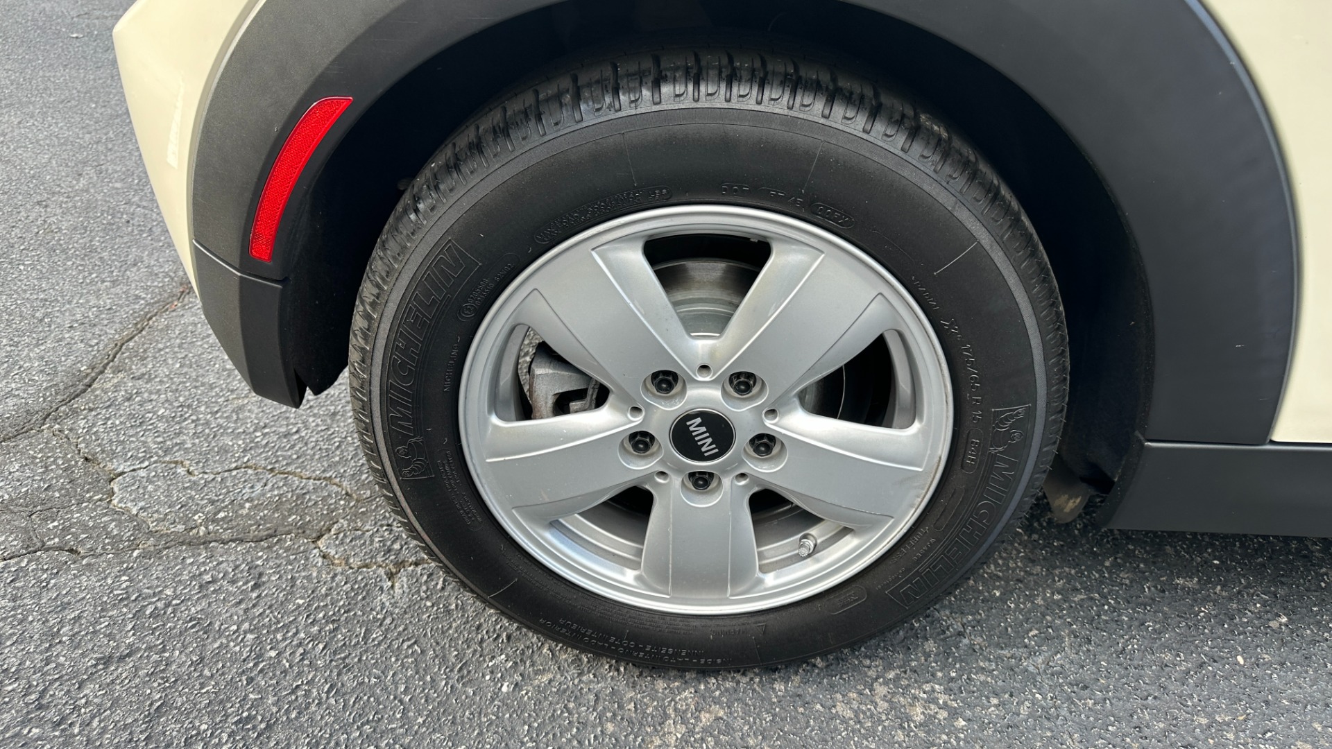 Used 2015 MINI Cooper Hardtop for sale $12,995 at Formula Imports in Charlotte NC 28227 36