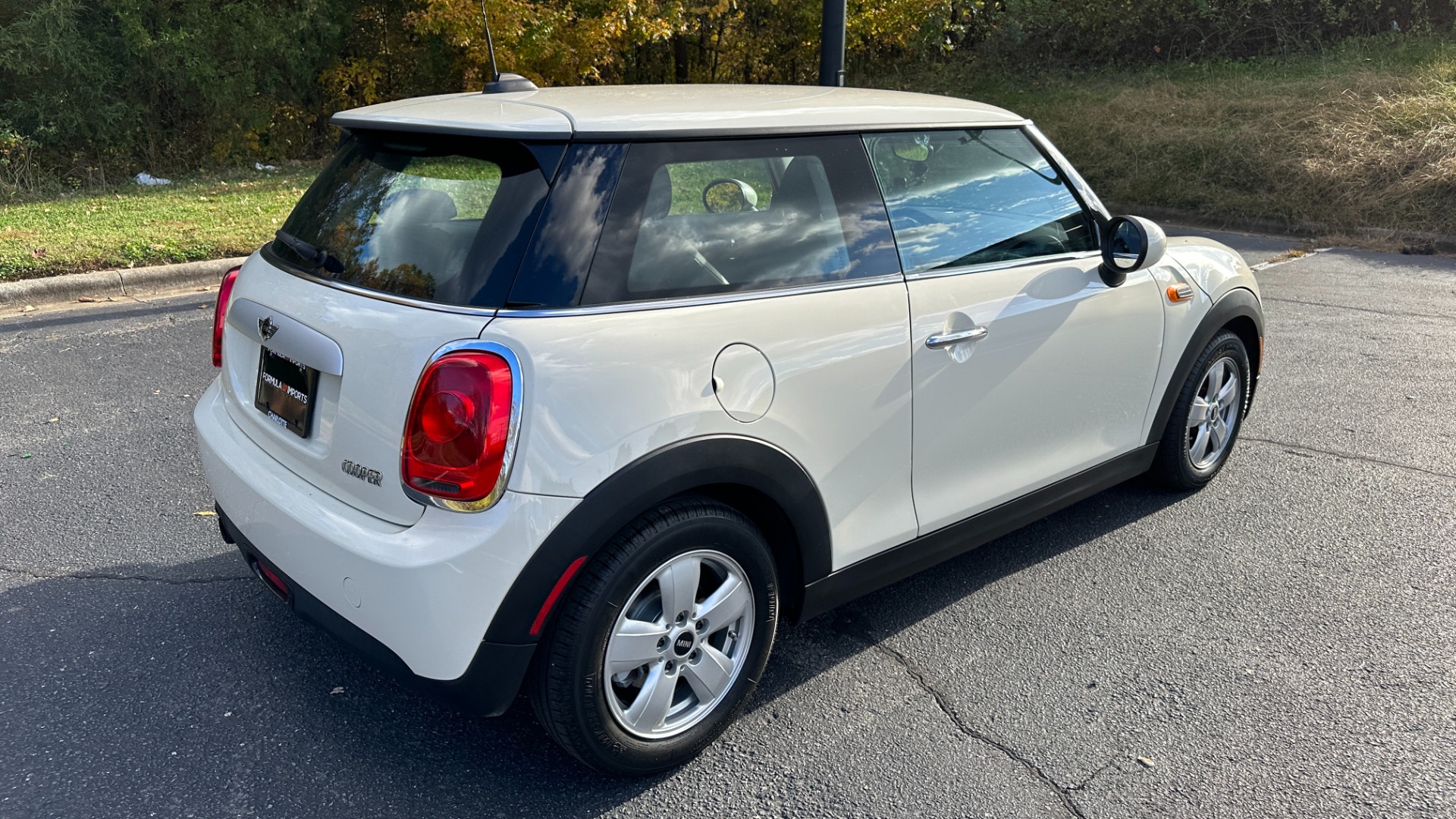 Used 2015 MINI Cooper Hardtop for sale $12,995 at Formula Imports in Charlotte NC 28227 4