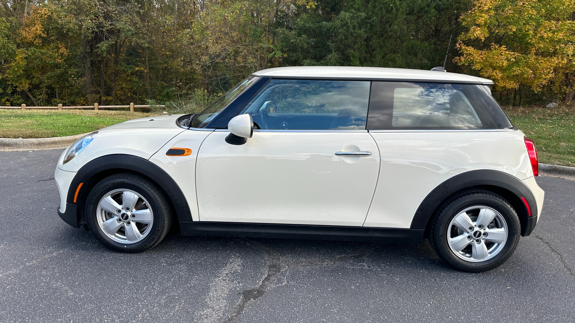 Used 2015 MINI Cooper Hardtop for sale $12,995 at Formula Imports in Charlotte NC 28227 6