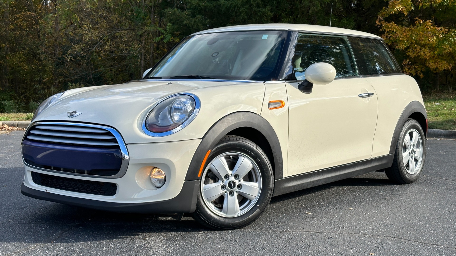 Used 2015 MINI Cooper Hardtop for sale $12,995 at Formula Imports in Charlotte NC 28227 1