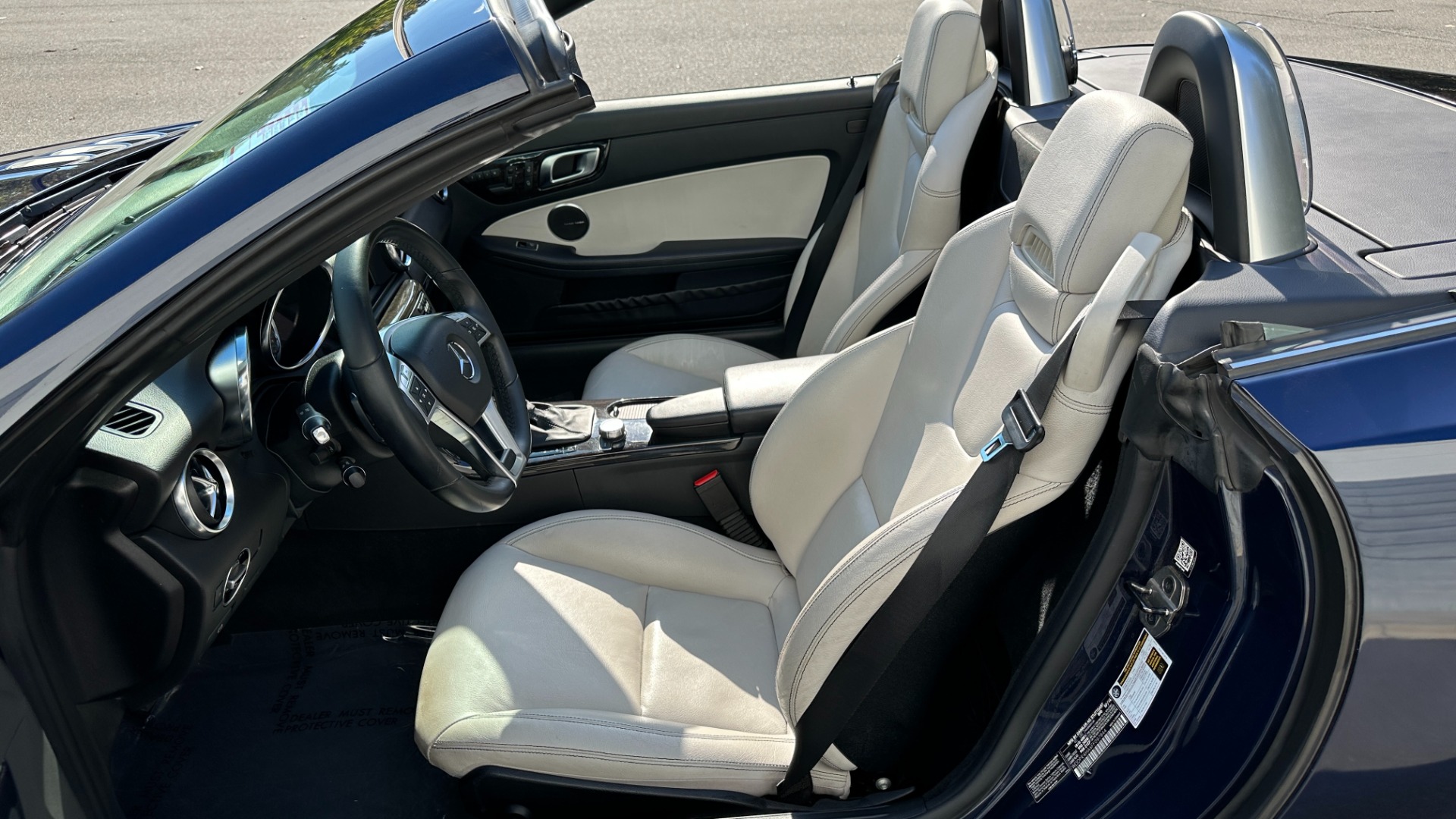Used 2015 Mercedes-Benz SLK-Class SLK 250 / SPORT / PREMIUM / MAGIC SKY GLASS ROOF / DASH CLOCK for sale $23,495 at Formula Imports in Charlotte NC 28227 12