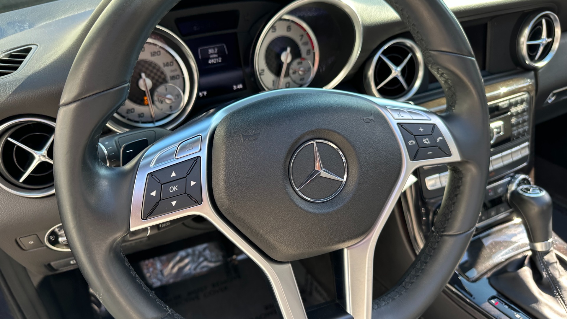 Used 2015 Mercedes-Benz SLK-Class SLK 250 / SPORT / PREMIUM / MAGIC SKY GLASS ROOF / DASH CLOCK for sale $23,495 at Formula Imports in Charlotte NC 28227 17