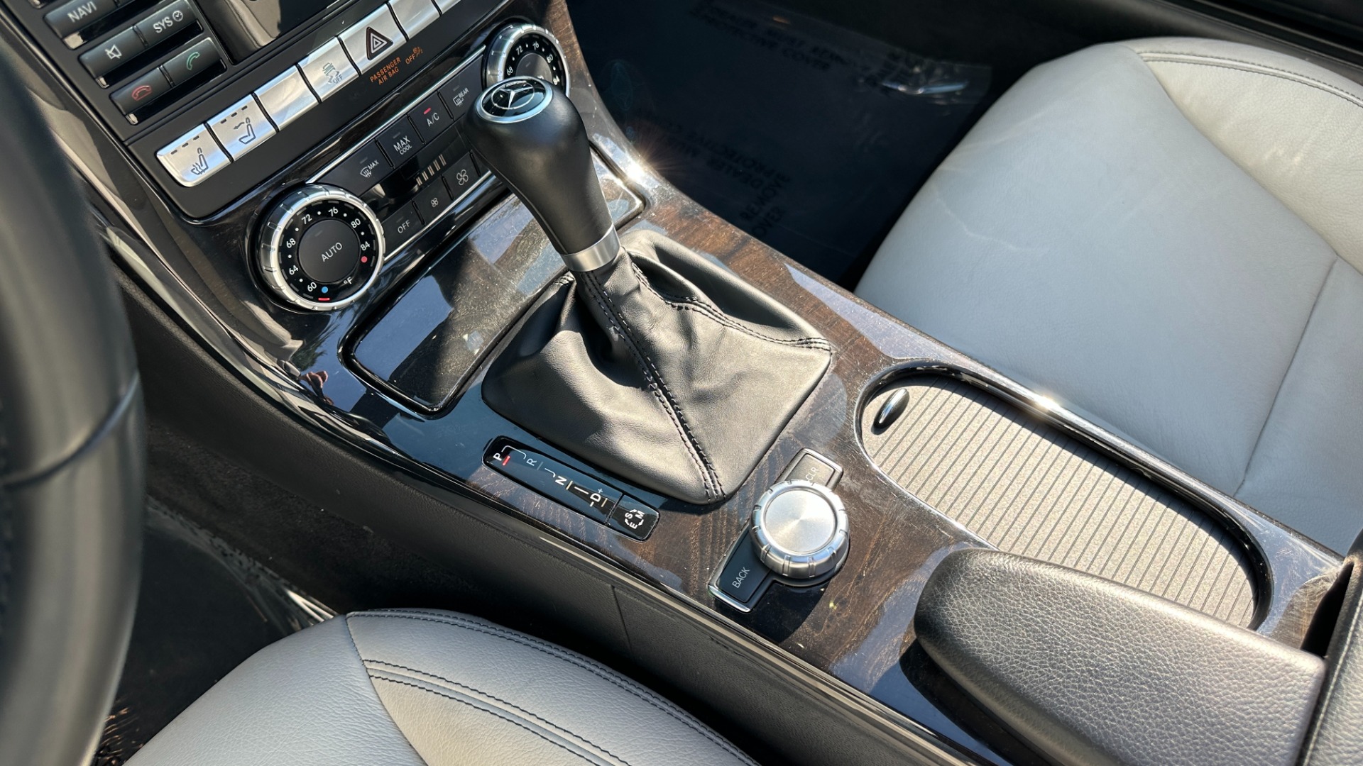 Used 2015 Mercedes-Benz SLK-Class SLK 250 / SPORT / PREMIUM / MAGIC SKY GLASS ROOF / DASH CLOCK for sale $23,495 at Formula Imports in Charlotte NC 28227 21