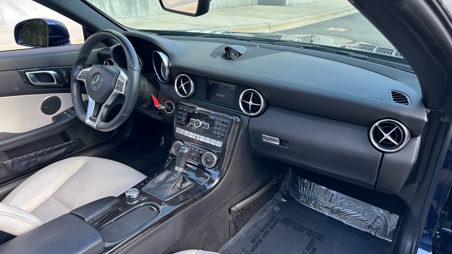 Used 2015 Mercedes-Benz SLK-Class SLK 250 / SPORT / PREMIUM / MAGIC SKY GLASS ROOF / DASH CLOCK for sale $23,495 at Formula Imports in Charlotte NC 28227 27