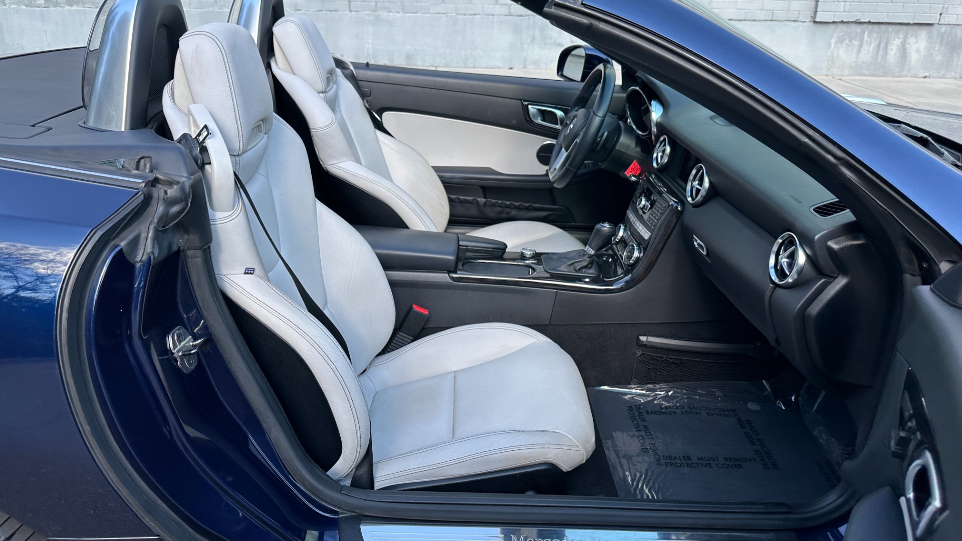 Used 2015 Mercedes-Benz SLK-Class SLK 250 / SPORT / PREMIUM / MAGIC SKY GLASS ROOF / DASH CLOCK for sale $23,495 at Formula Imports in Charlotte NC 28227 28