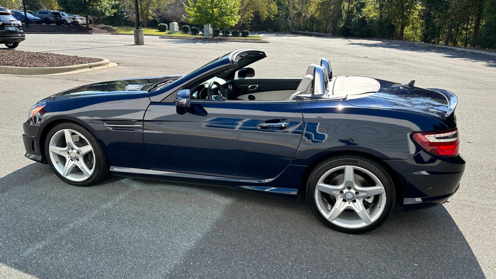 Used 2015 Mercedes-Benz SLK-Class SLK 250 / SPORT / PREMIUM / MAGIC SKY GLASS ROOF / DASH CLOCK for sale $23,495 at Formula Imports in Charlotte NC 28227 3