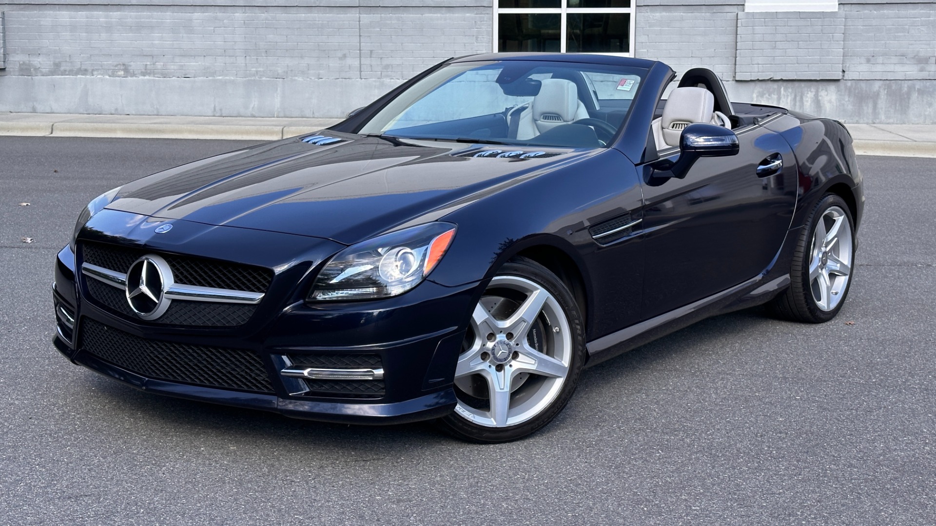 Used 2015 Mercedes-Benz SLK-Class SLK 250 / SPORT / PREMIUM / MAGIC SKY GLASS ROOF / DASH CLOCK for sale $23,495 at Formula Imports in Charlotte NC 28227 31