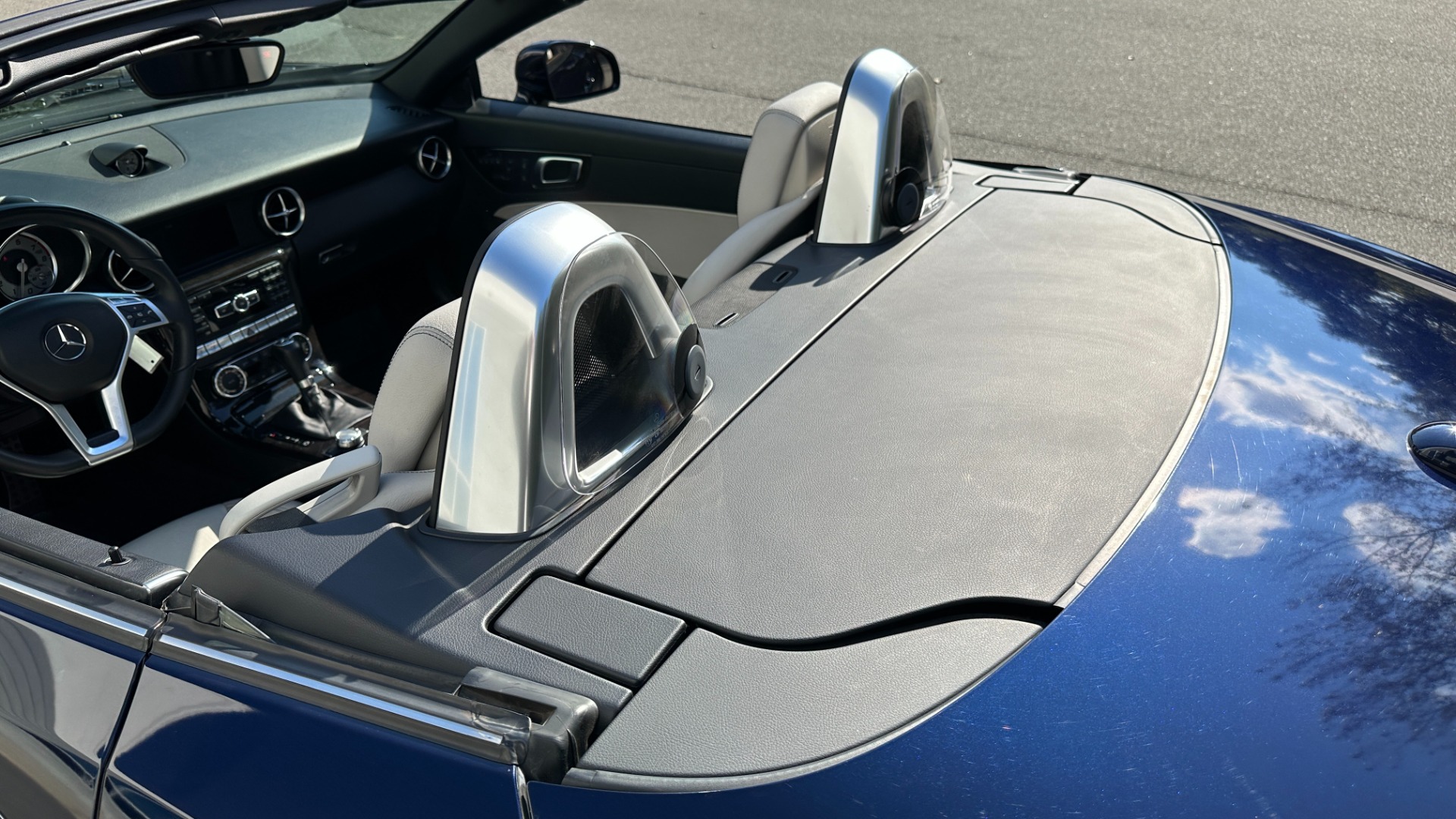 Used 2015 Mercedes-Benz SLK-Class SLK 250 / SPORT / PREMIUM / MAGIC SKY GLASS ROOF / DASH CLOCK for sale $23,495 at Formula Imports in Charlotte NC 28227 32