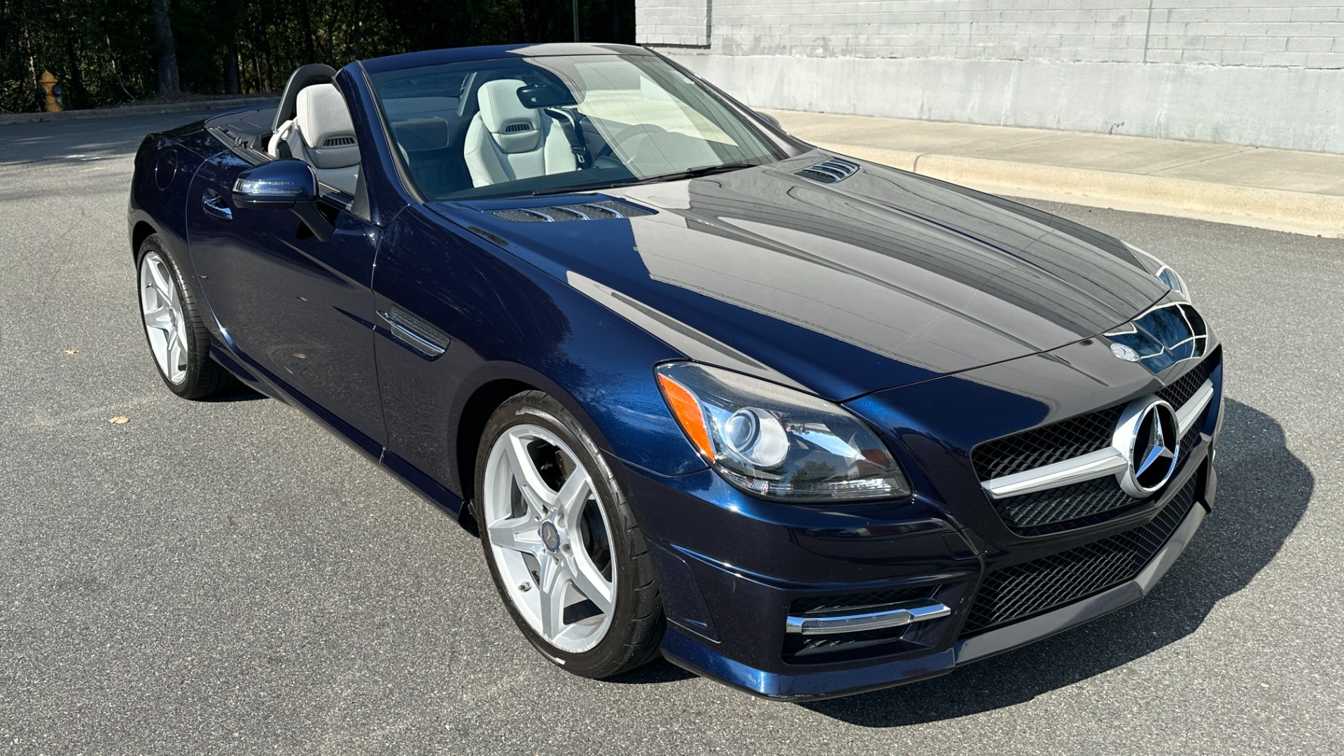 Used 2015 Mercedes-Benz SLK-Class SLK 250 / SPORT / PREMIUM / MAGIC SKY GLASS ROOF / DASH CLOCK for sale $23,495 at Formula Imports in Charlotte NC 28227 5