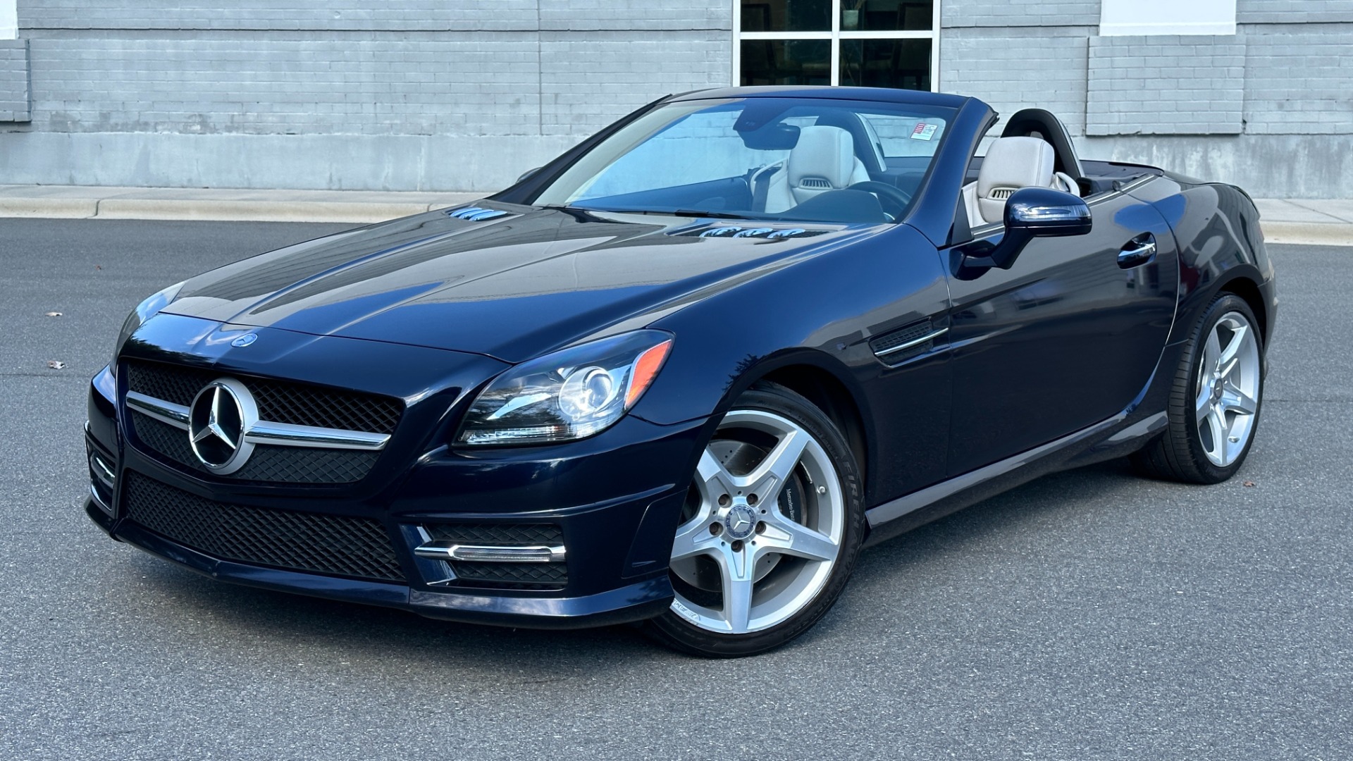 Used 2015 Mercedes-Benz SLK-Class SLK 250 / SPORT / PREMIUM / MAGIC SKY GLASS ROOF / DASH CLOCK for sale $23,495 at Formula Imports in Charlotte NC 28227 1