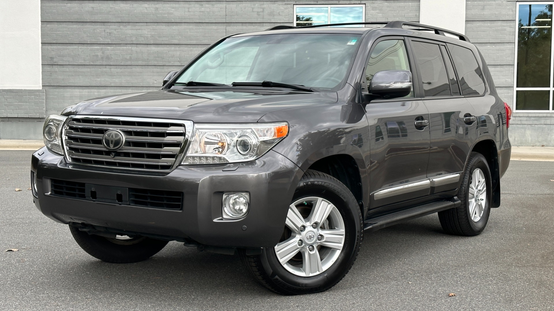 Used 2015 Toyota Land Cruiser 3 ROW / LEATHER / DVD / 4X4 / LOADED