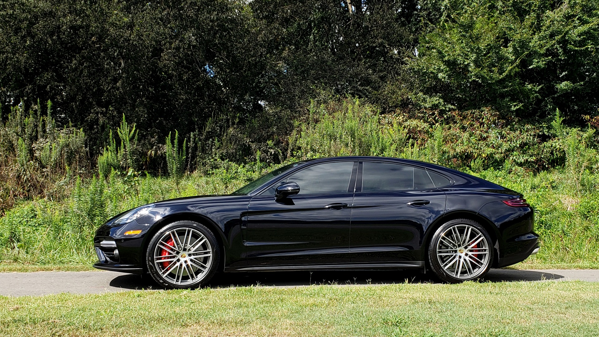 Used 2017 Porsche PANAMERA TURBO AWD / 4.0L V8 / AUTO / NAV / BOSE / REARVIEW / 21IN WHEELS for sale Sold at Formula Imports in Charlotte NC 28227 4