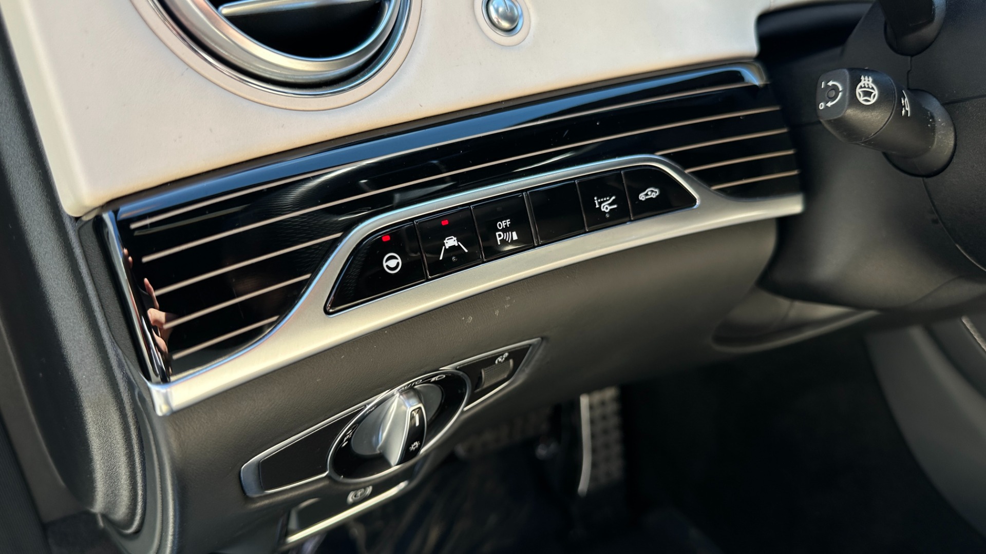 Used 2018 Mercedes-Benz S-Class AMG S 63 / EXCLUSIVE TRIM / DRIVER ASSIST / WARMTH AND COMFORT for sale $61,995 at Formula Imports in Charlotte NC 28227 22