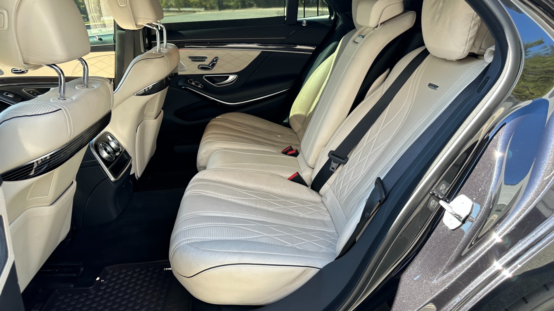 Used 2018 Mercedes-Benz S-Class AMG S 63 / EXCLUSIVE TRIM / DRIVER ASSIST / WARMTH AND COMFORT for sale $61,995 at Formula Imports in Charlotte NC 28227 34