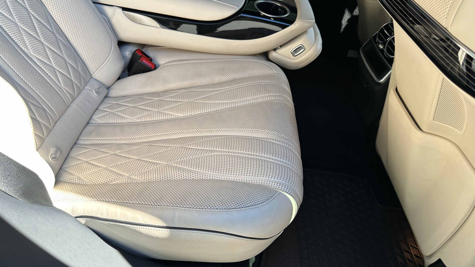 Used 2018 Mercedes-Benz S-Class AMG S 63 / EXCLUSIVE TRIM / DRIVER ASSIST / WARMTH AND COMFORT for sale $61,995 at Formula Imports in Charlotte NC 28227 47
