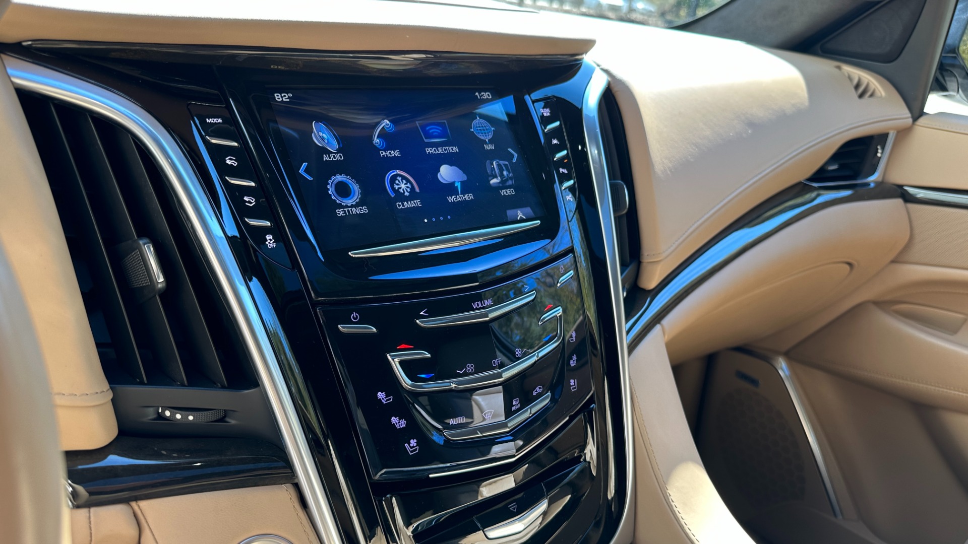 Used 2020 Cadillac Escalade PLATINUM / DUB WHEELS / MAPLE SUGAR INTERIOR for sale Sold at Formula Imports in Charlotte NC 28227 19