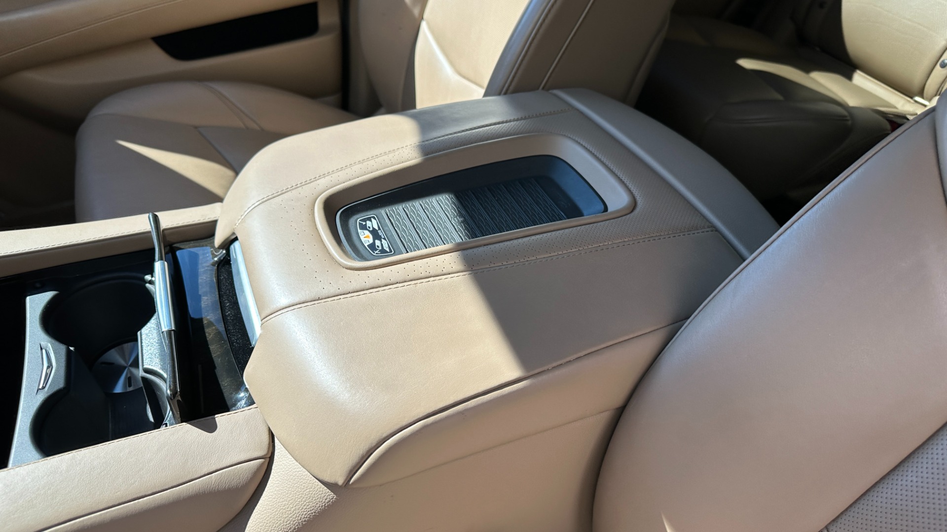 Used 2020 Cadillac Escalade PLATINUM / DUB WHEELS / MAPLE SUGAR INTERIOR for sale $51,500 at Formula Imports in Charlotte NC 28227 22