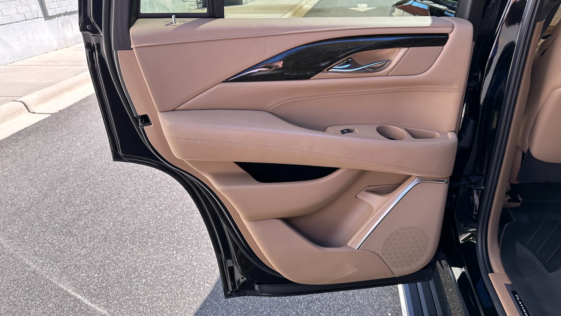 Used 2020 Cadillac Escalade PLATINUM / DUB WHEELS / MAPLE SUGAR INTERIOR for sale $51,500 at Formula Imports in Charlotte NC 28227 24