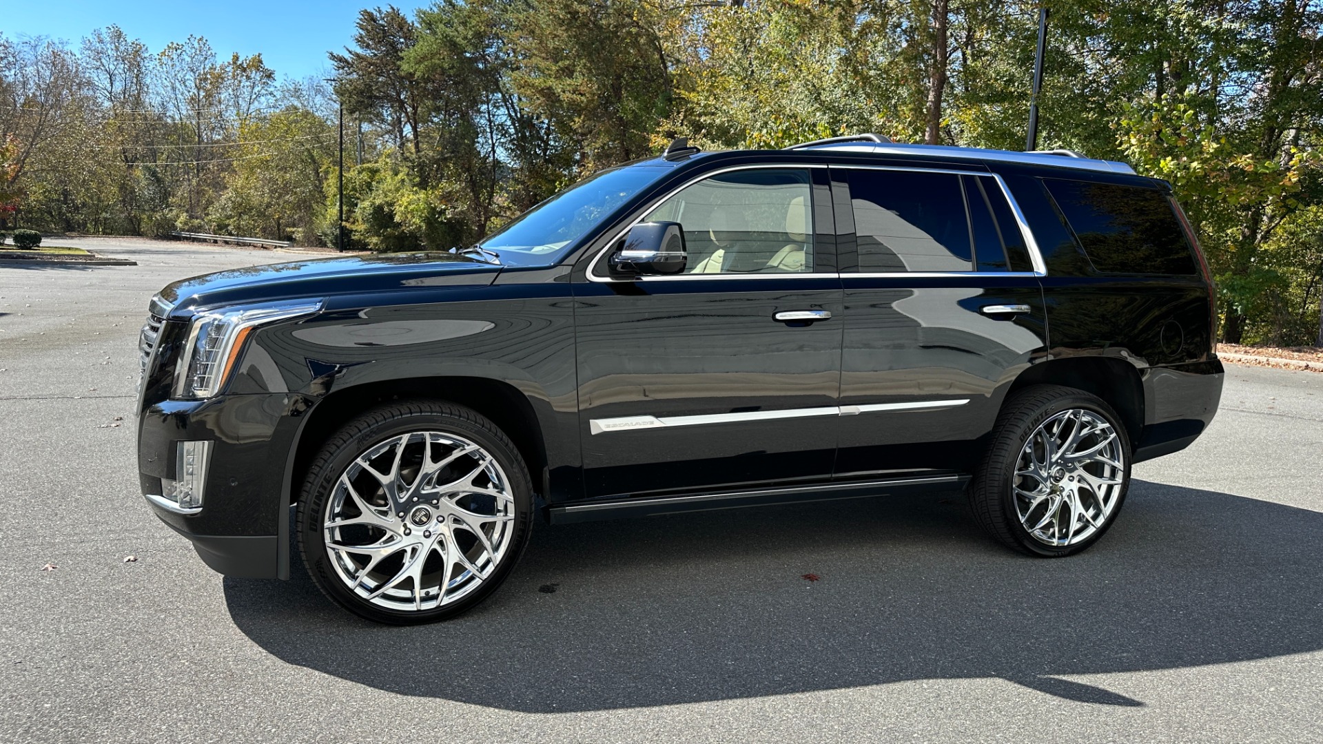 Used 2020 Cadillac Escalade PLATINUM / DUB WHEELS / MAPLE SUGAR INTERIOR for sale $51,500 at Formula Imports in Charlotte NC 28227 3
