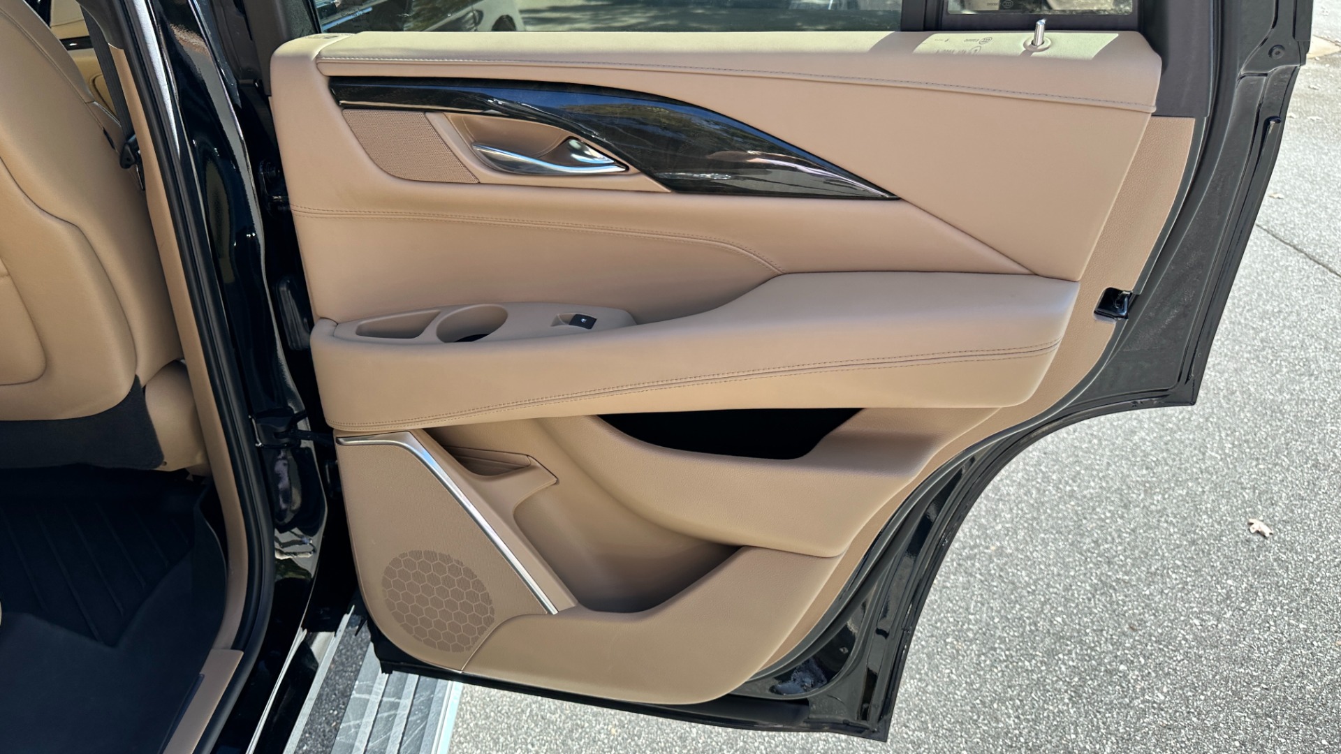 Used 2020 Cadillac Escalade PLATINUM / DUB WHEELS / MAPLE SUGAR INTERIOR for sale $51,500 at Formula Imports in Charlotte NC 28227 33