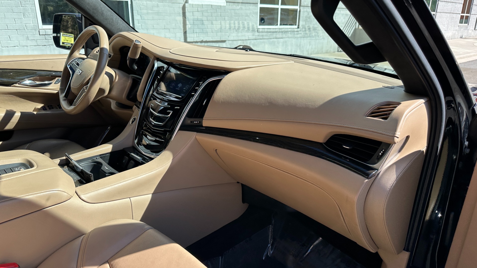 Used 2020 Cadillac Escalade PLATINUM / DUB WHEELS / MAPLE SUGAR INTERIOR for sale $51,500 at Formula Imports in Charlotte NC 28227 38
