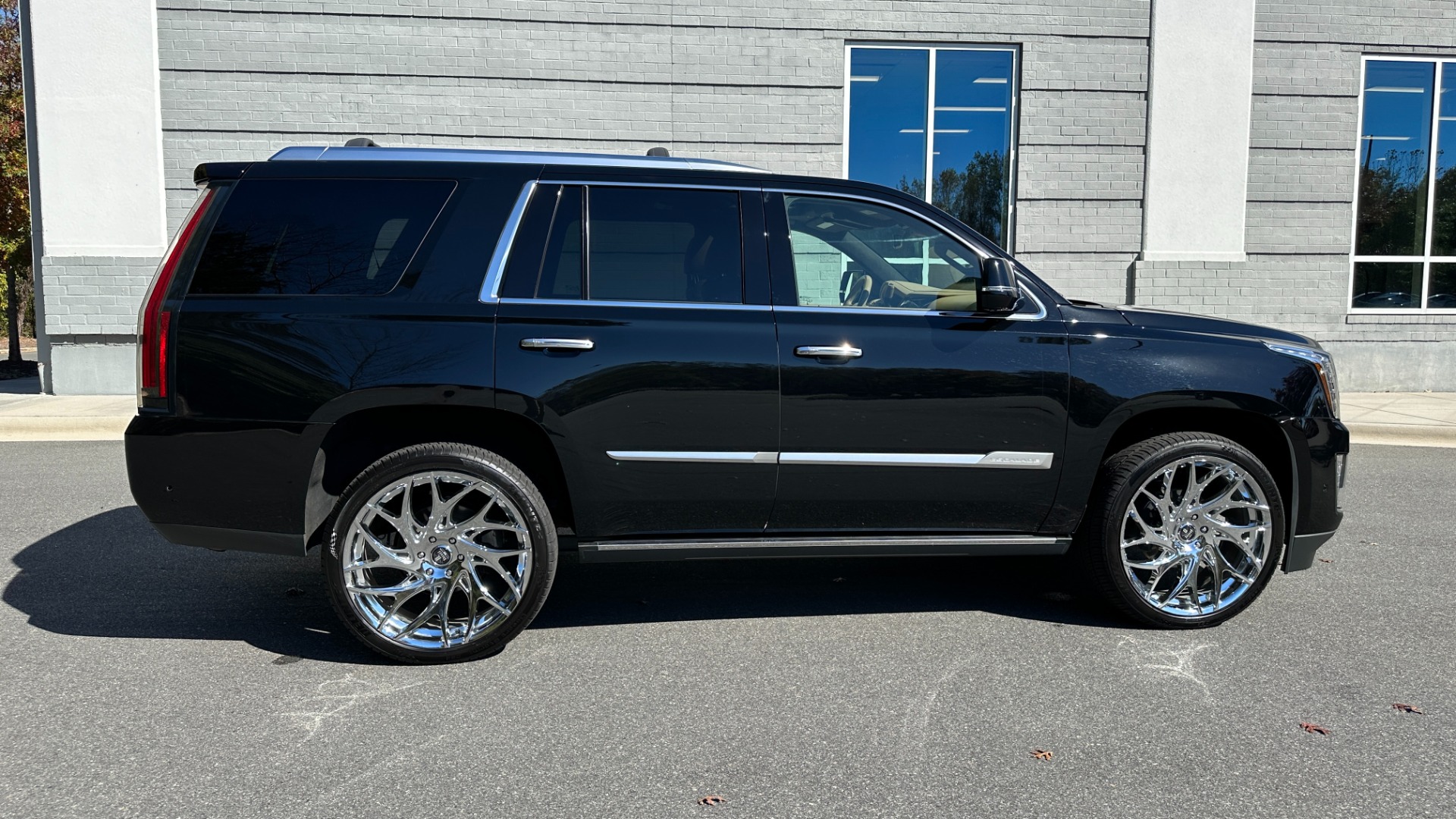 Used 2020 Cadillac Escalade PLATINUM / DUB WHEELS / MAPLE SUGAR INTERIOR for sale $51,500 at Formula Imports in Charlotte NC 28227 6
