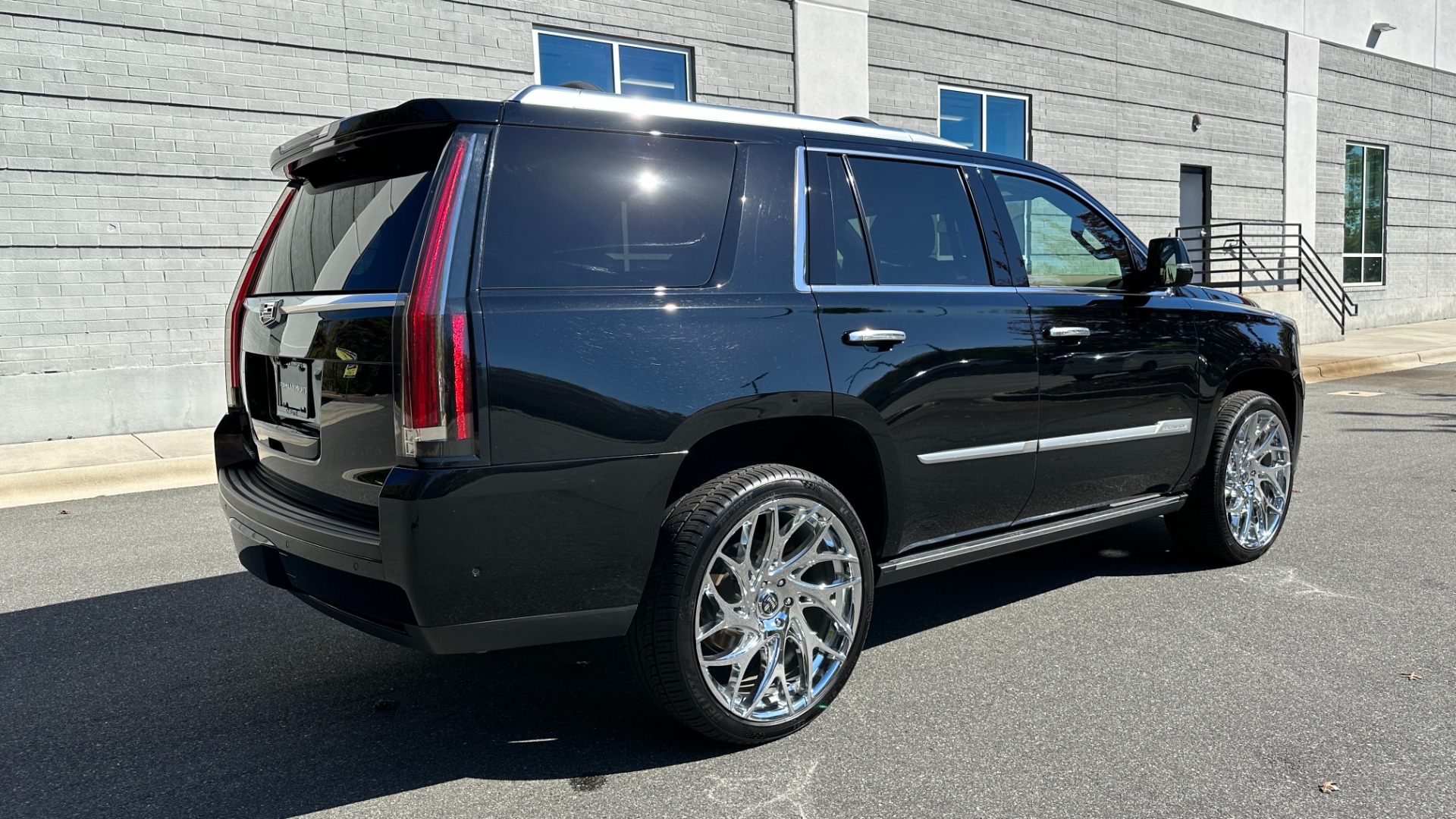 Used 2020 Cadillac Escalade PLATINUM / DUB WHEELS / MAPLE SUGAR INTERIOR for sale $51,500 at Formula Imports in Charlotte NC 28227 7
