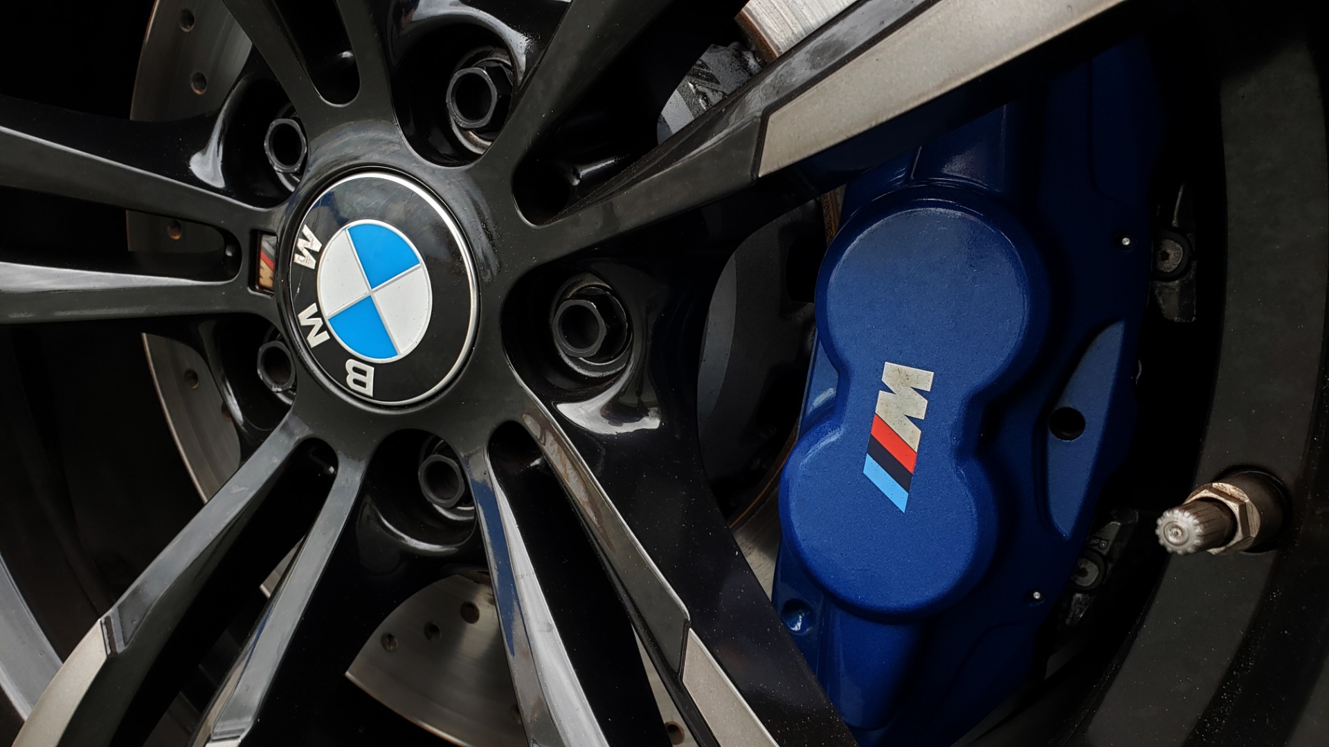 Used 2017 BMW M4 COUPE / 6-SPD MAN / NAV / CF ROOF / HTD STS for sale Sold at Formula Imports in Charlotte NC 28227 12