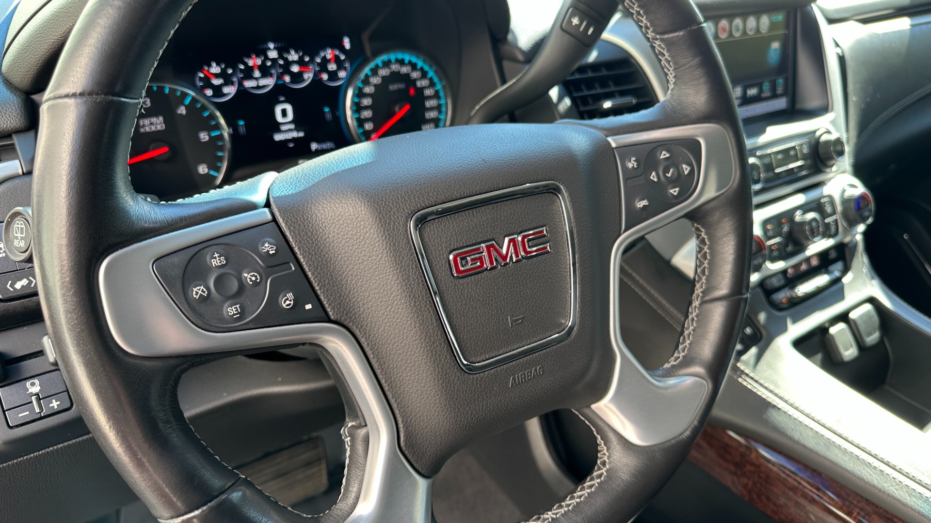 Used 2019 GMC Yukon SLT / GRAPHITE ED. / PERFORMANCE ED. / OPEN ROAD PKG for sale $41,995 at Formula Imports in Charlotte NC 28227 17