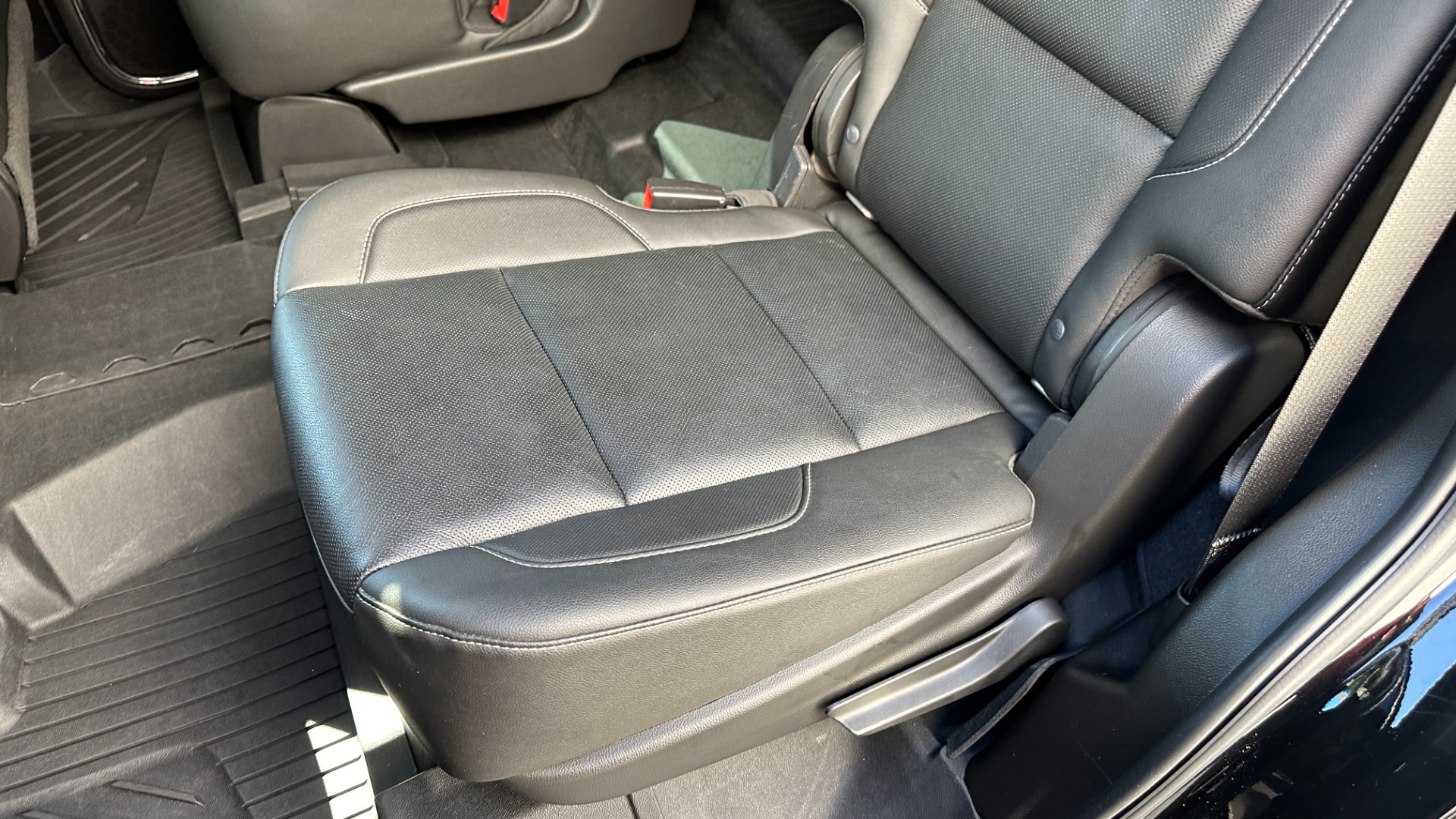 Used 2019 GMC Yukon SLT / GRAPHITE ED. / PERFORMANCE ED. / OPEN ROAD PKG for sale $41,995 at Formula Imports in Charlotte NC 28227 27