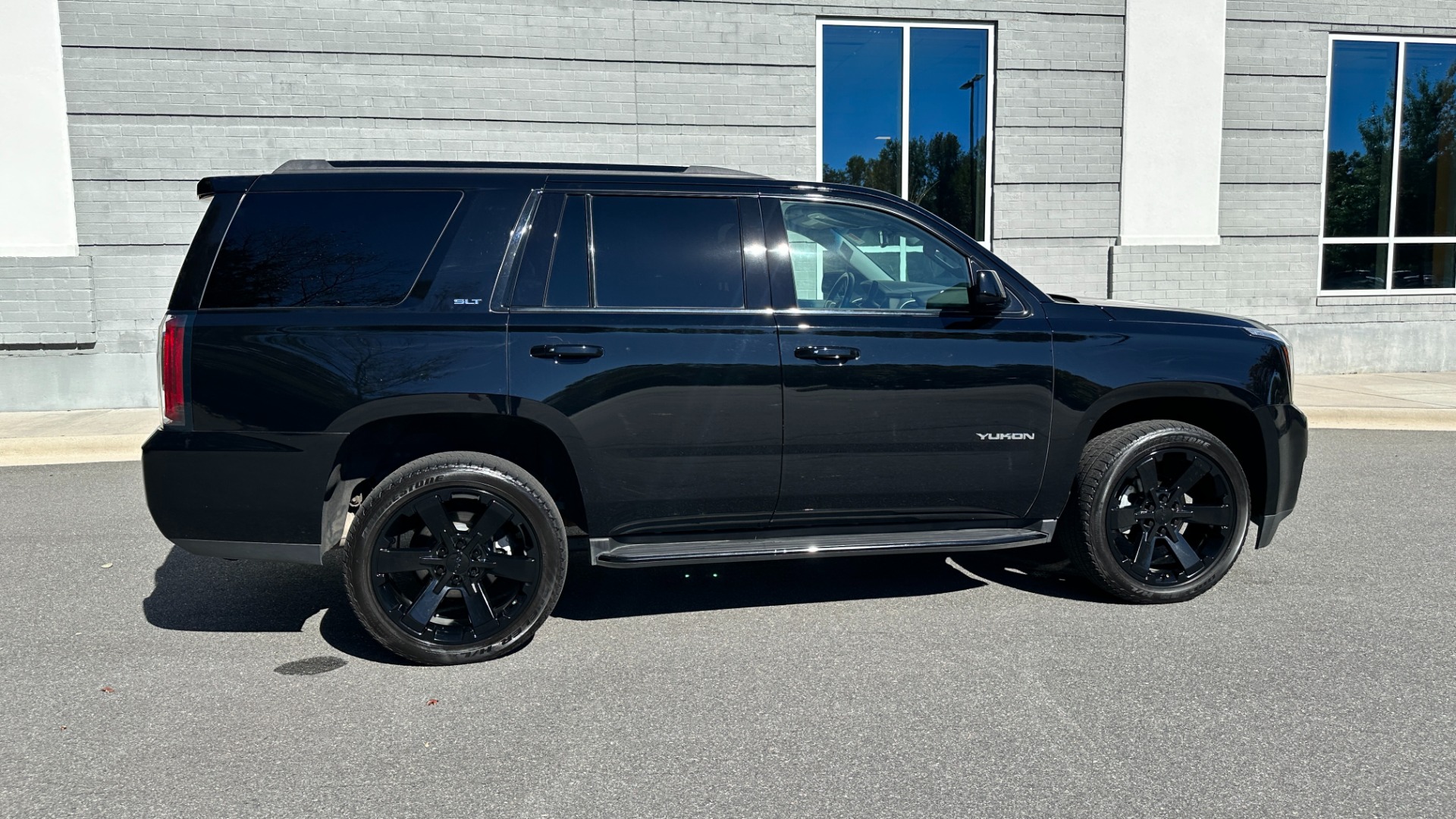 Used 2019 GMC Yukon SLT / GRAPHITE ED. / PERFORMANCE ED. / OPEN ROAD PKG for sale $41,995 at Formula Imports in Charlotte NC 28227 3