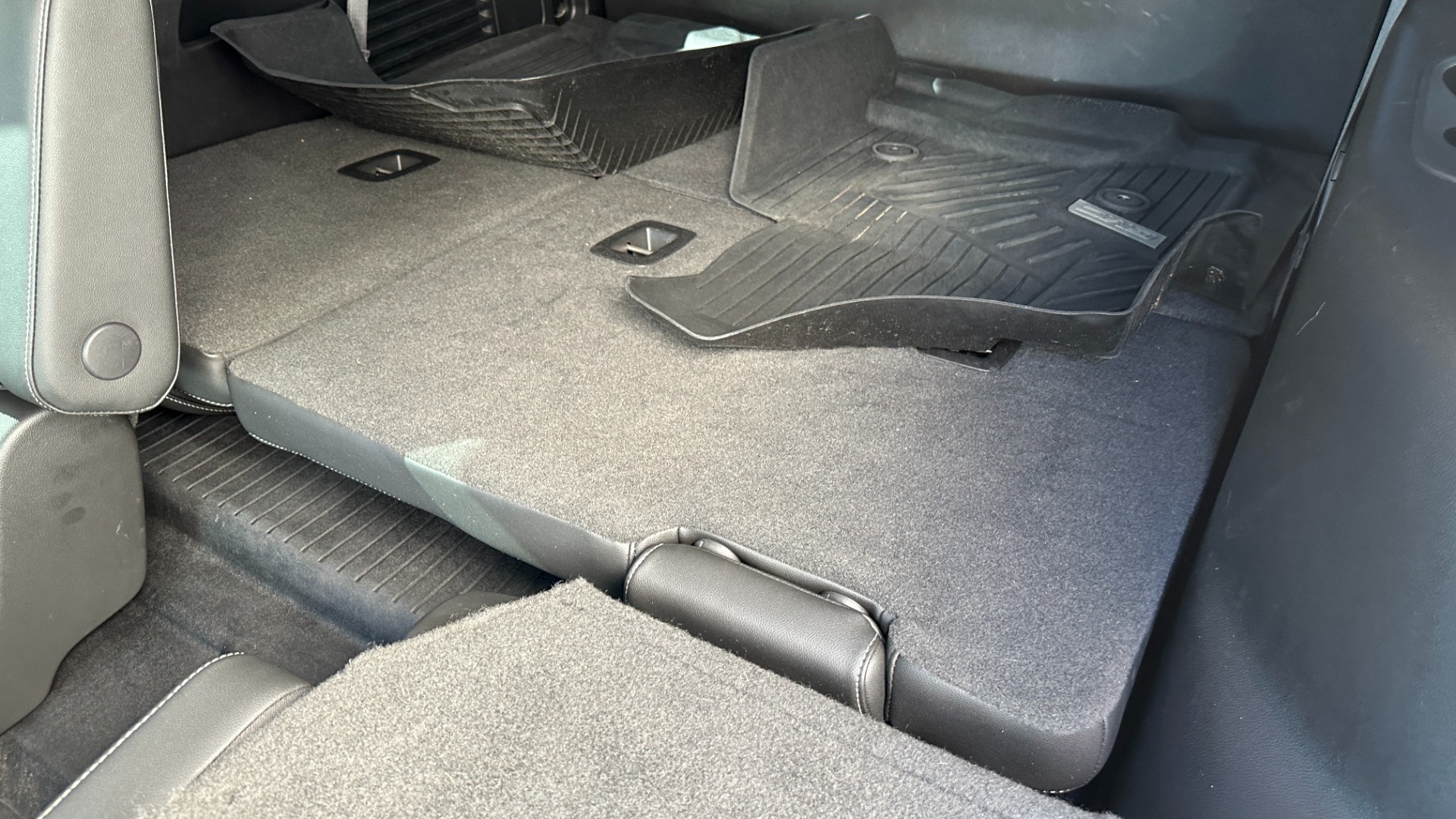 Used 2019 GMC Yukon SLT / GRAPHITE ED. / PERFORMANCE ED. / OPEN ROAD PKG for sale $41,995 at Formula Imports in Charlotte NC 28227 31