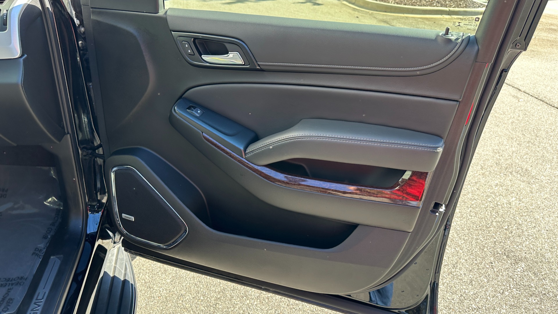 Used 2019 GMC Yukon SLT / GRAPHITE ED. / PERFORMANCE ED. / OPEN ROAD PKG for sale $41,995 at Formula Imports in Charlotte NC 28227 36