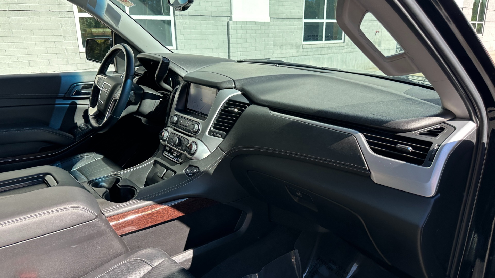 Used 2019 GMC Yukon SLT / GRAPHITE ED. / PERFORMANCE ED. / OPEN ROAD PKG for sale $41,995 at Formula Imports in Charlotte NC 28227 37