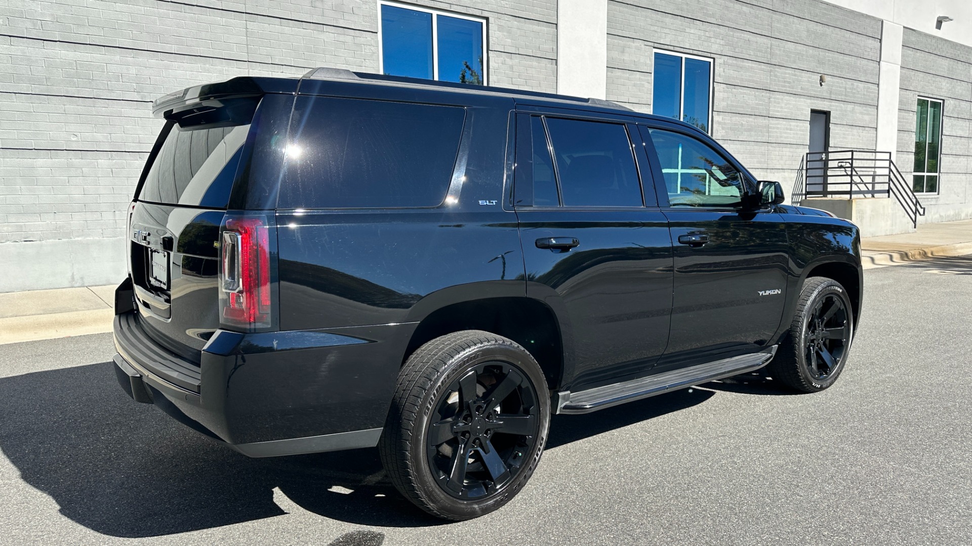 Used 2019 GMC Yukon SLT / GRAPHITE ED. / PERFORMANCE ED. / OPEN ROAD PKG for sale $41,995 at Formula Imports in Charlotte NC 28227 4