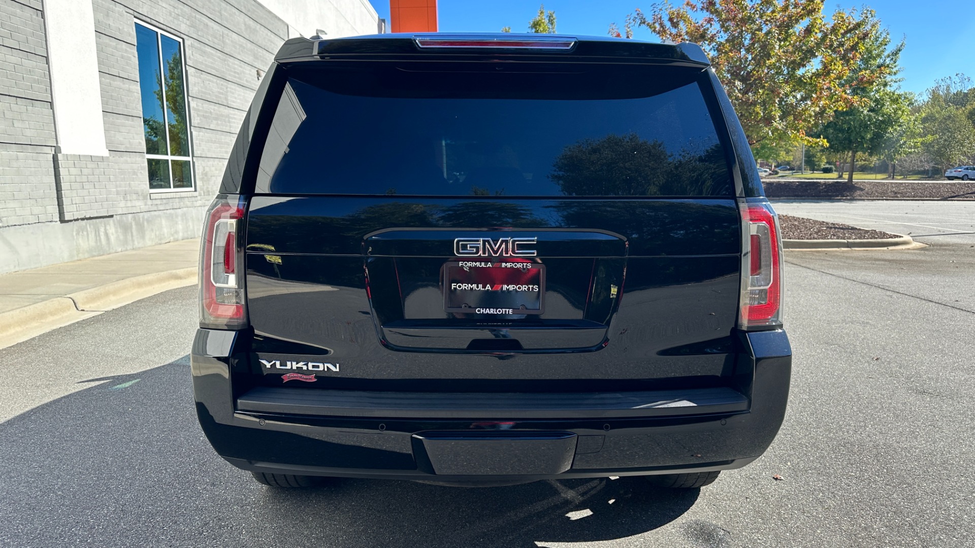 Used 2019 GMC Yukon SLT / GRAPHITE ED. / PERFORMANCE ED. / OPEN ROAD PKG for sale $41,995 at Formula Imports in Charlotte NC 28227 5