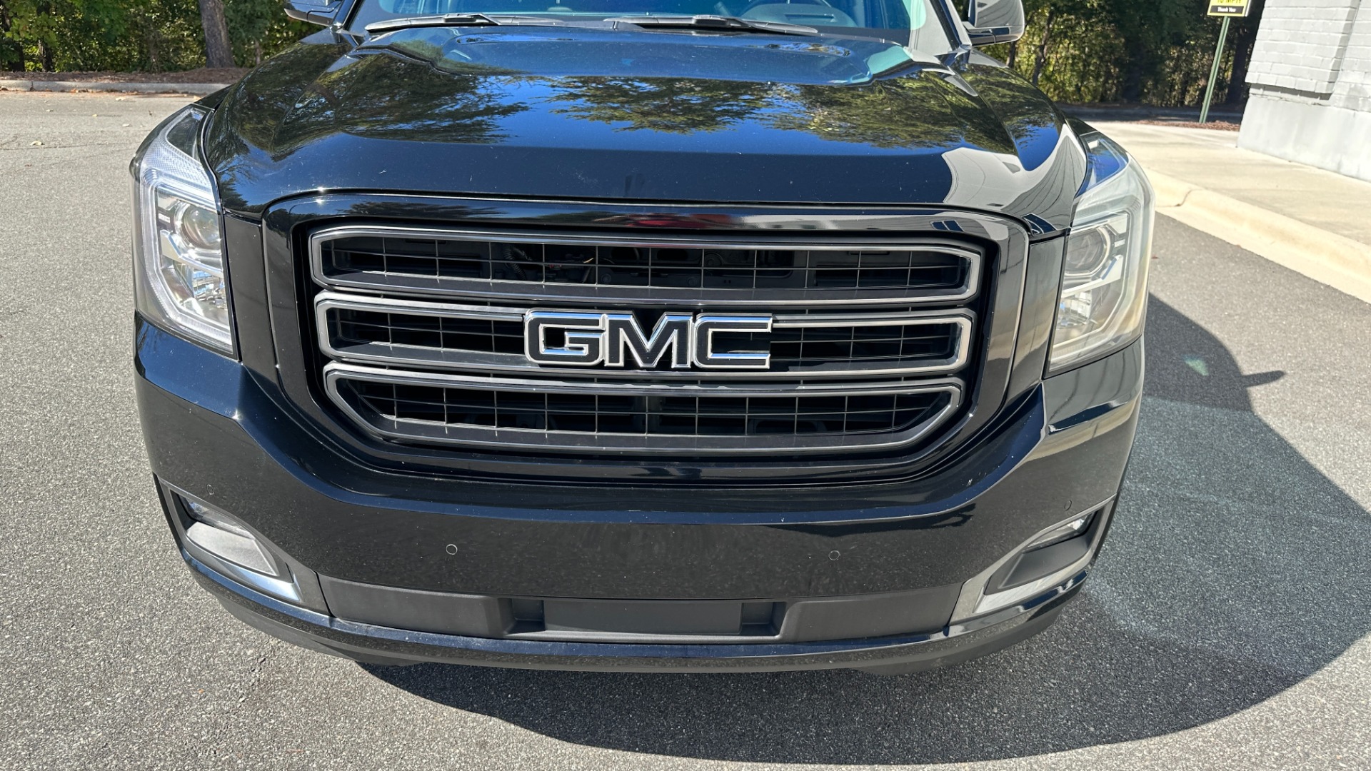 Used 2019 GMC Yukon SLT / GRAPHITE ED. / PERFORMANCE ED. / OPEN ROAD PKG for sale $41,995 at Formula Imports in Charlotte NC 28227 6