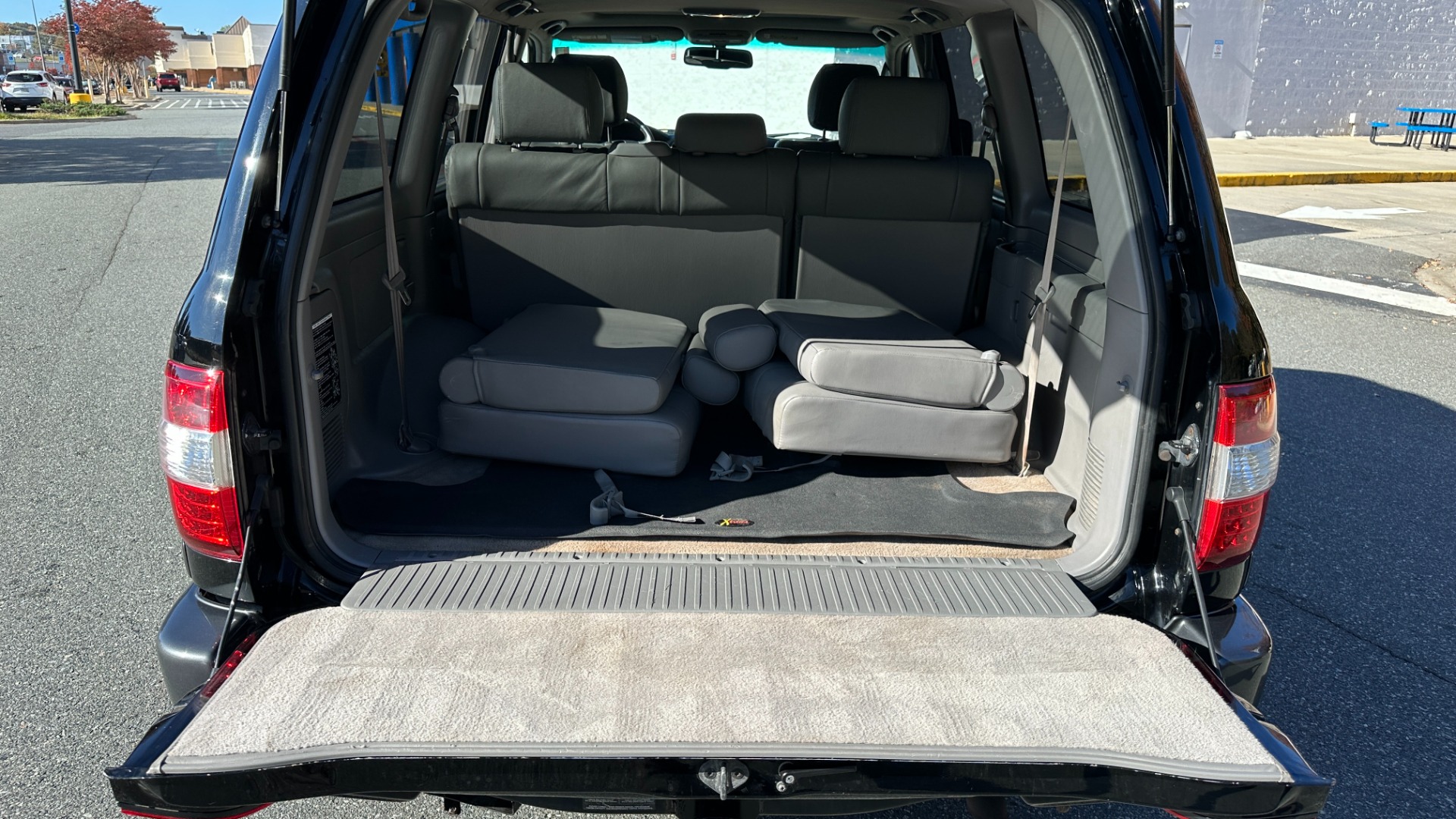 Used 2007 Toyota Land Cruiser NAV / V8 / HEIGHT CONTROL / FULL SERVICE HISTORY for sale $19,700 at Formula Imports in Charlotte NC 28227 11