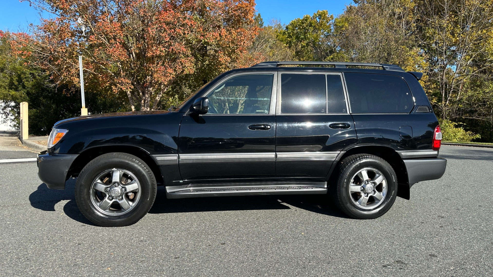 Used 2007 Toyota Land Cruiser NAV / V8 / HEIGHT CONTROL / FULL SERVICE HISTORY for sale $19,700 at Formula Imports in Charlotte NC 28227 3