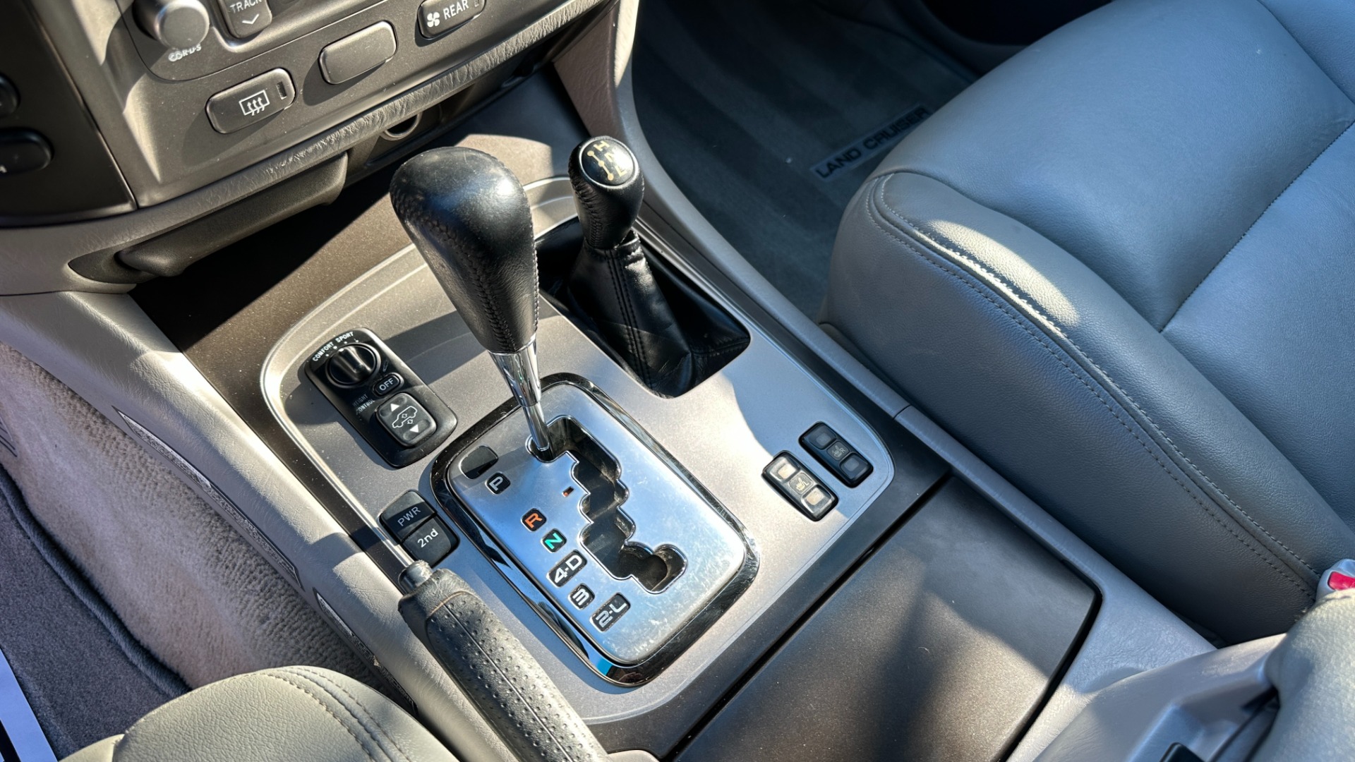 Used 2007 Toyota Land Cruiser NAV / V8 / HEIGHT CONTROL / FULL SERVICE HISTORY for sale $19,700 at Formula Imports in Charlotte NC 28227 30