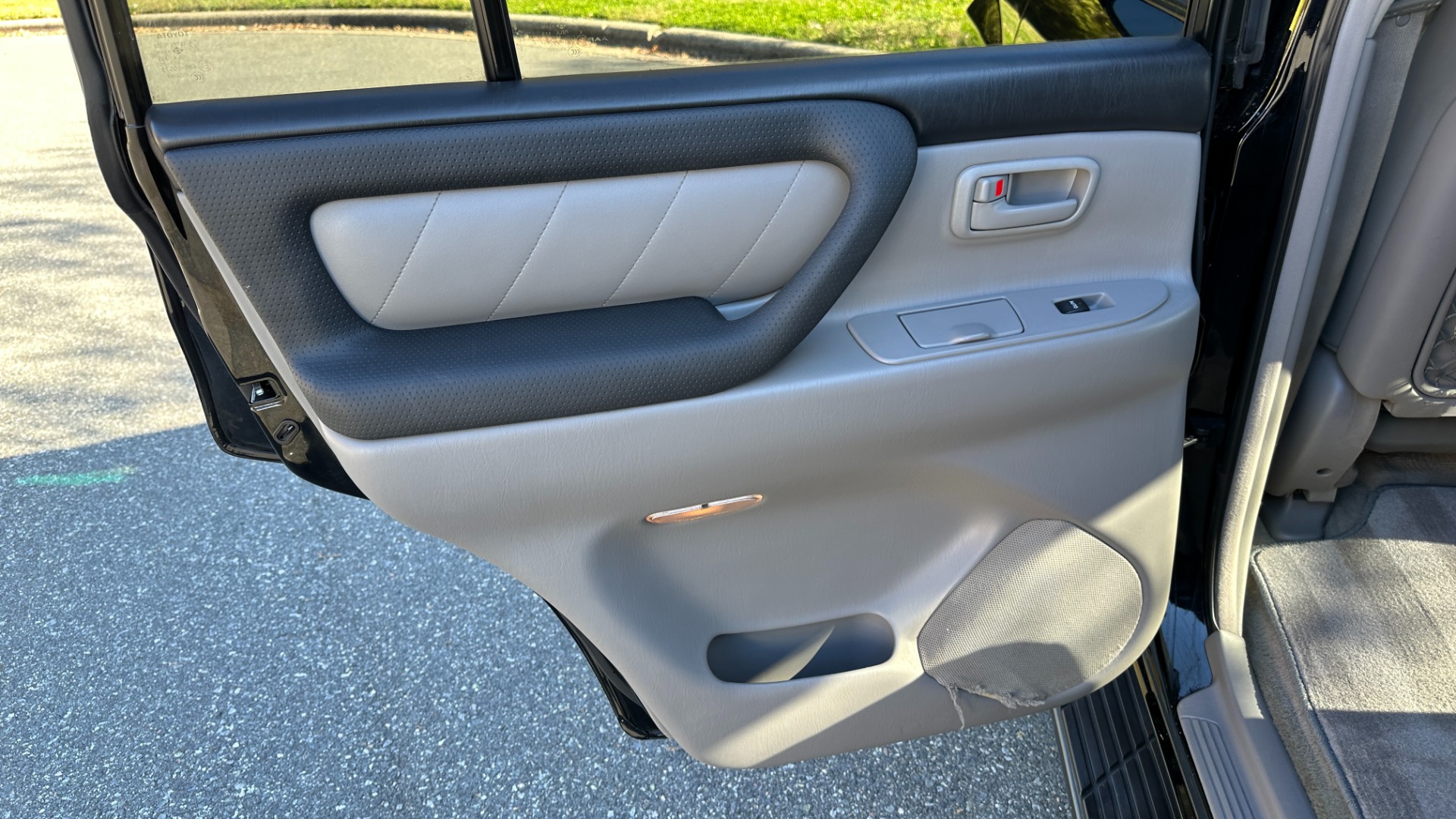 Used 2007 Toyota Land Cruiser NAV / V8 / HEIGHT CONTROL / FULL SERVICE HISTORY for sale $19,700 at Formula Imports in Charlotte NC 28227 36