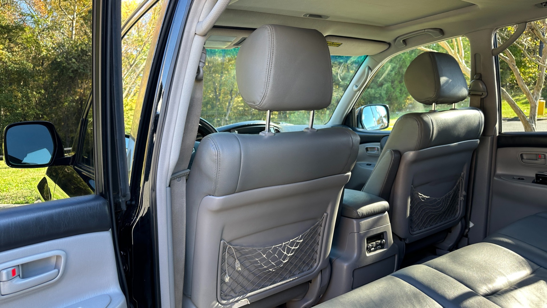 Used 2007 Toyota Land Cruiser NAV / V8 / HEIGHT CONTROL / FULL SERVICE HISTORY for sale $19,700 at Formula Imports in Charlotte NC 28227 37