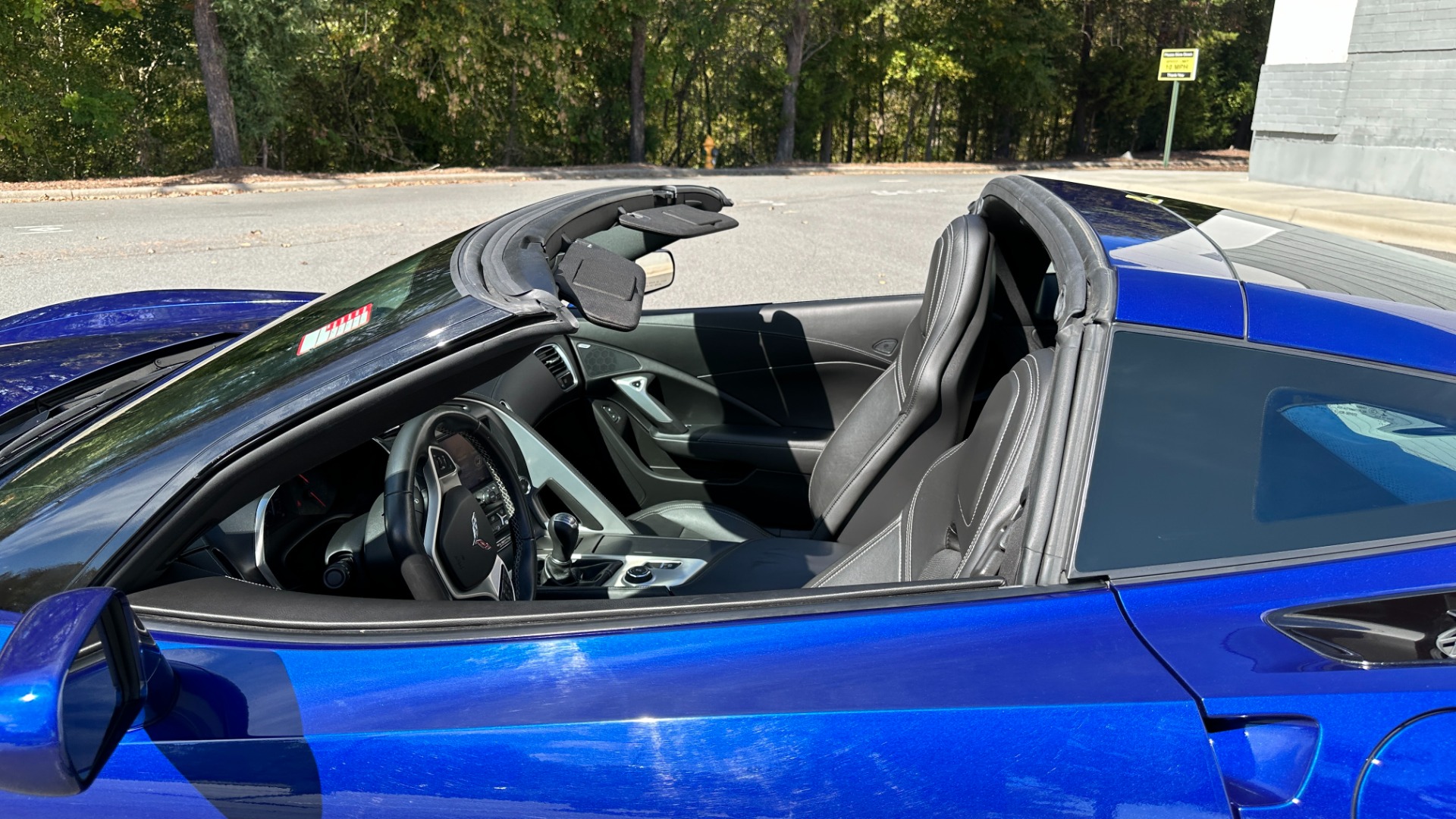 Used 2016 Chevrolet Corvette 1LT / 6 SPEED / 6.2L V8 ENGINE / REMOVABLE ROOF for sale $46,500 at Formula Imports in Charlotte NC 28227 4