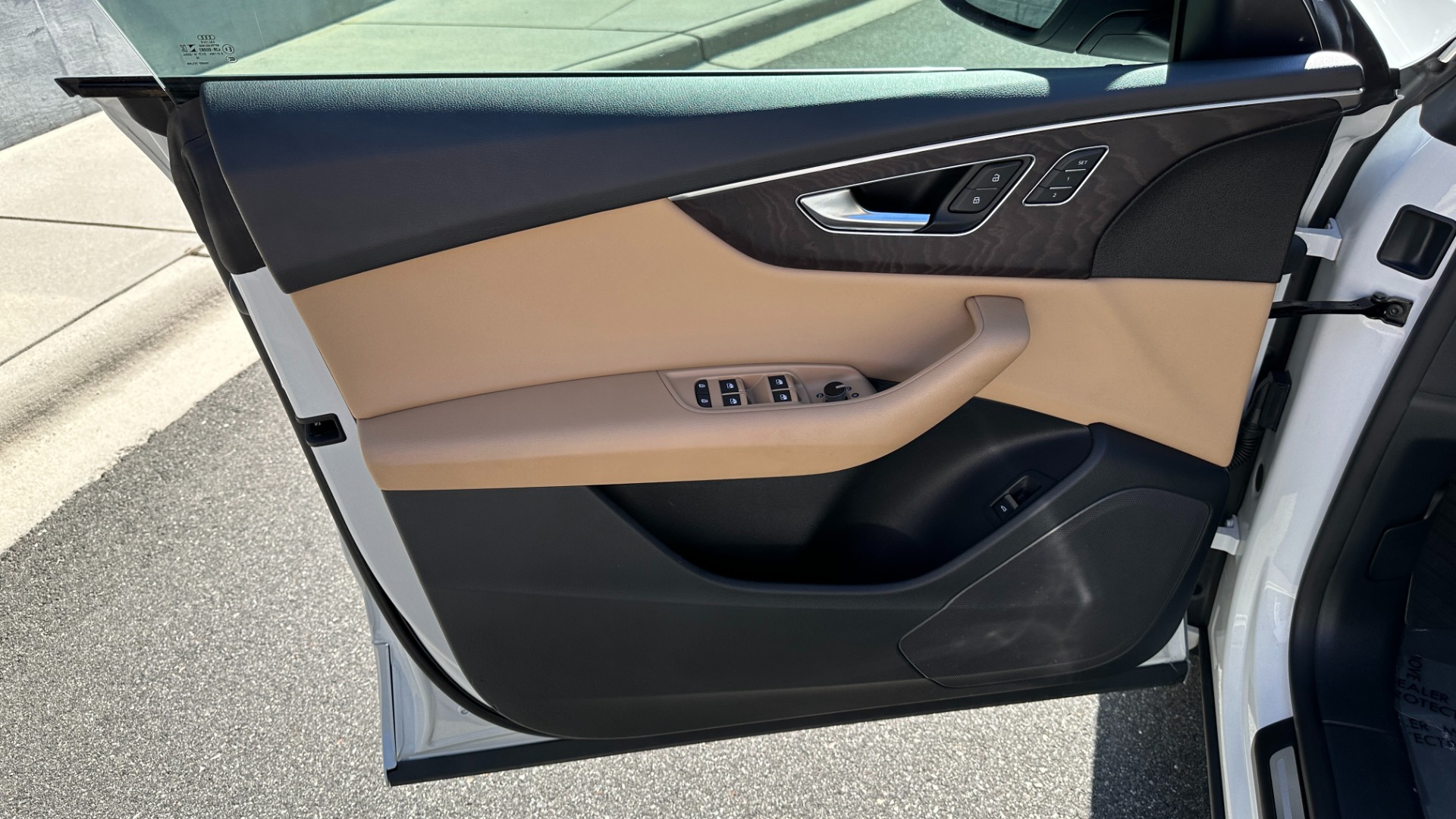 Used 2019 Audi Q8 PREMIUM / CONVENIENCE PACKAGE / TOWING PACKAGE / METALLIC PAINT for sale Sold at Formula Imports in Charlotte NC 28227 10
