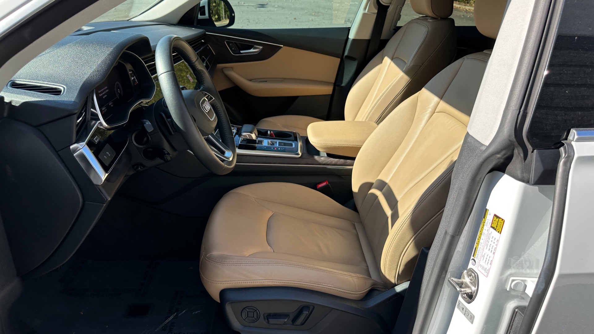 Used 2019 Audi Q8 PREMIUM / CONVENIENCE PACKAGE / TOWING PACKAGE / METALLIC PAINT for sale Sold at Formula Imports in Charlotte NC 28227 12
